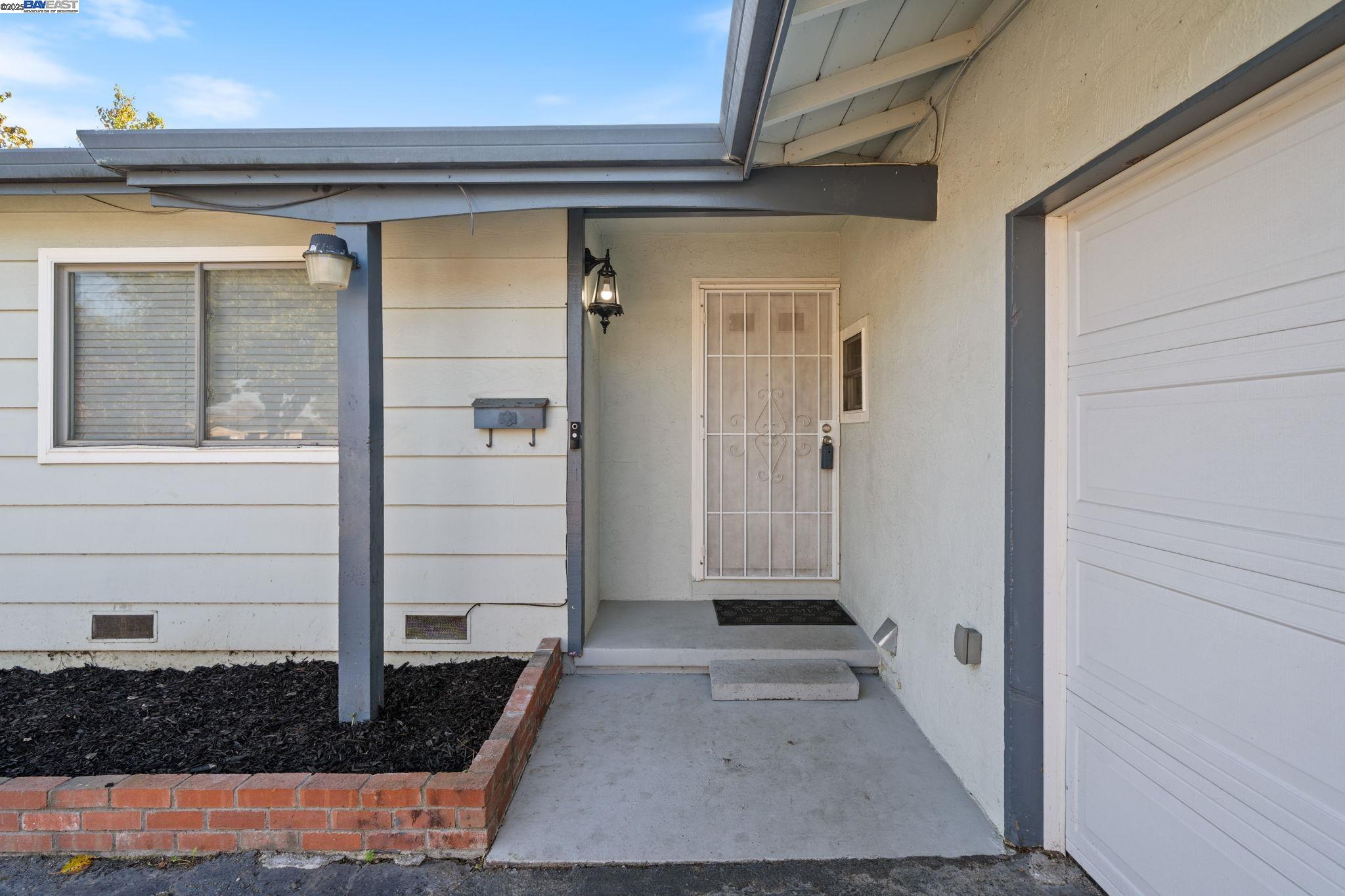 Detail Gallery Image 4 of 28 For 6449 Cedar Blvd, Newark,  CA 94560 - 4 Beds | 2 Baths