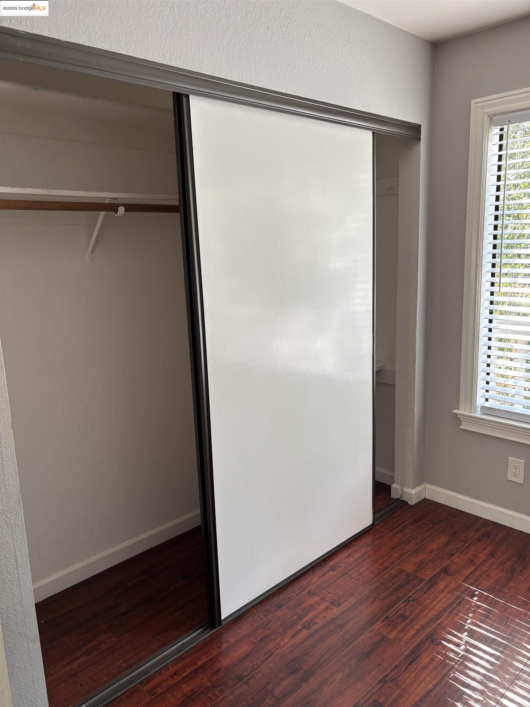 Detail Gallery Image 12 of 18 For 388 Mill Rd, Martinez,  CA 94553 - 2 Beds | 2 Baths