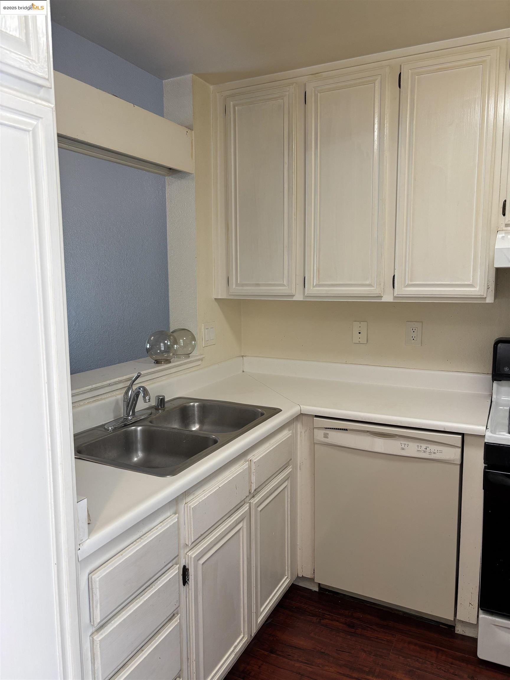 Detail Gallery Image 4 of 18 For 388 Mill Rd, Martinez,  CA 94553 - 2 Beds | 2 Baths