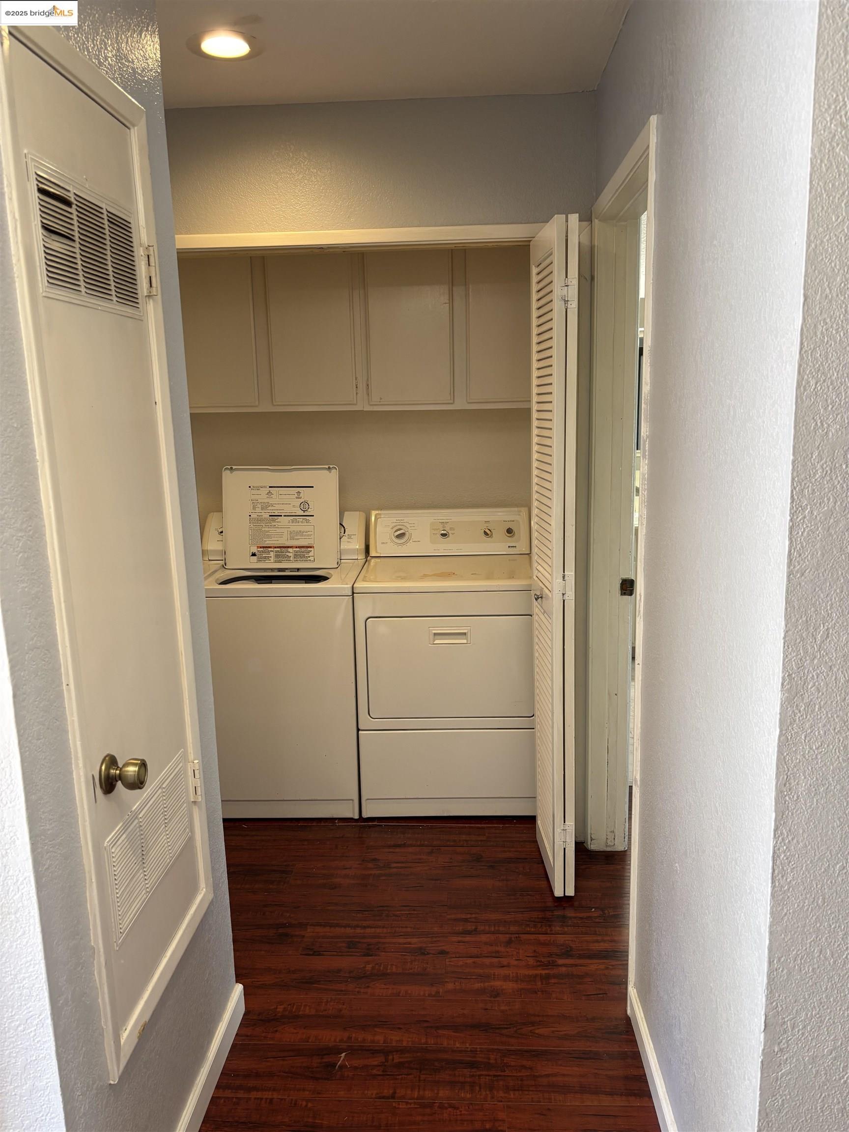 Detail Gallery Image 6 of 18 For 388 Mill Rd, Martinez,  CA 94553 - 2 Beds | 2 Baths