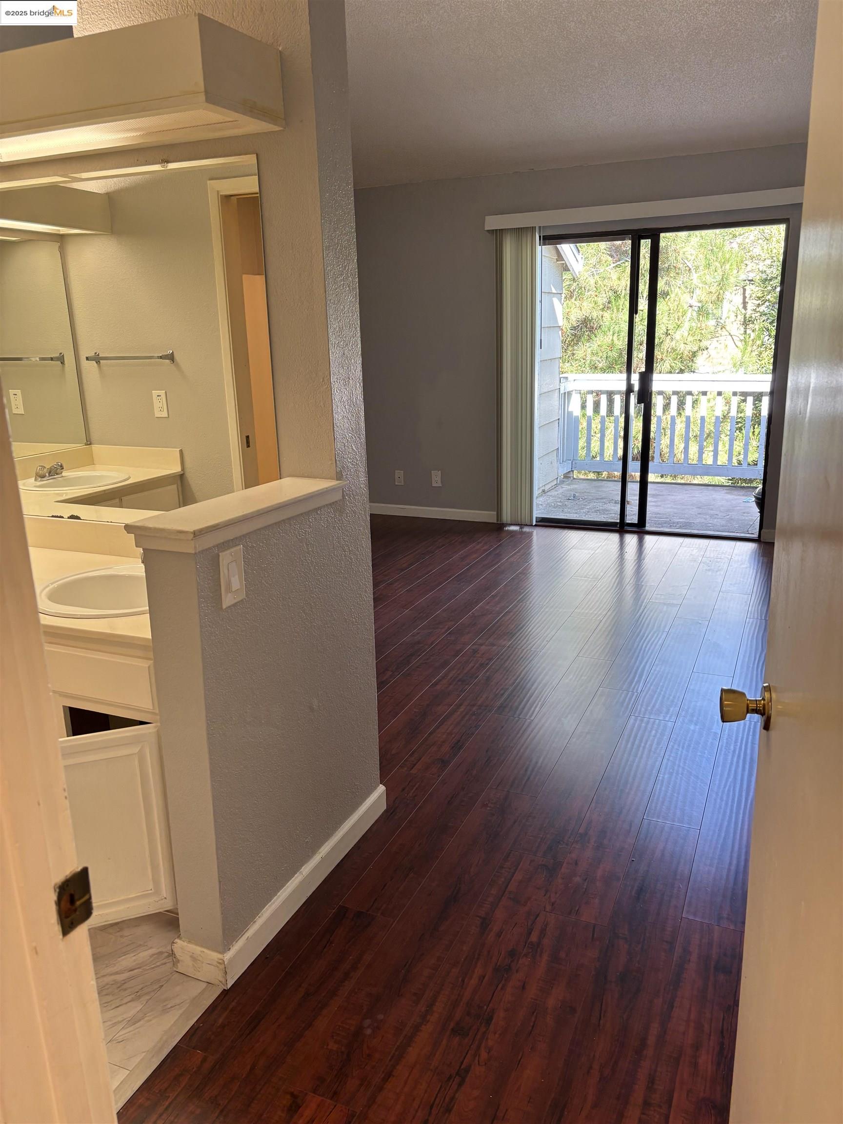 Detail Gallery Image 7 of 18 For 388 Mill Rd, Martinez,  CA 94553 - 2 Beds | 2 Baths