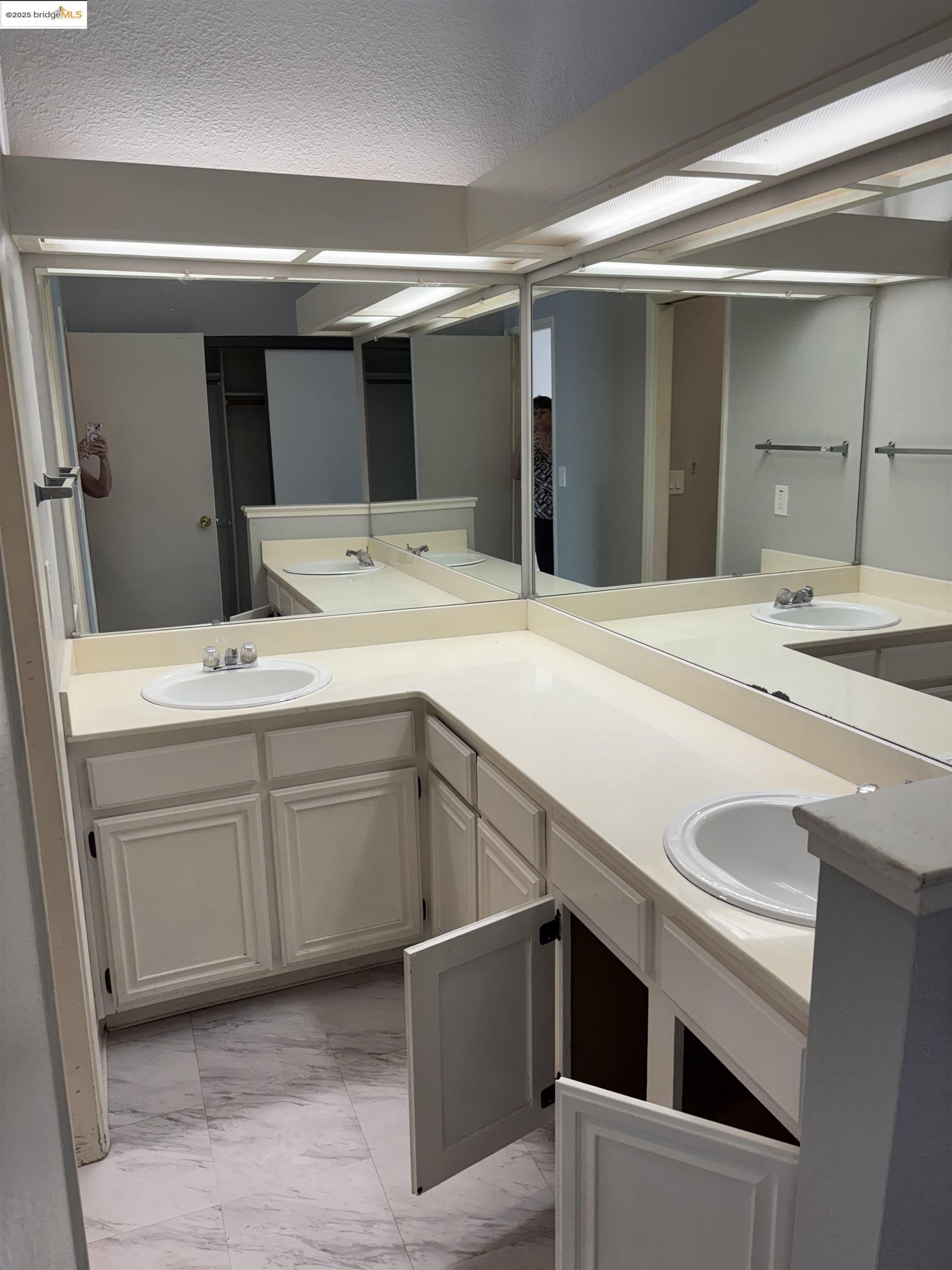 Detail Gallery Image 8 of 18 For 388 Mill Rd, Martinez,  CA 94553 - 2 Beds | 2 Baths