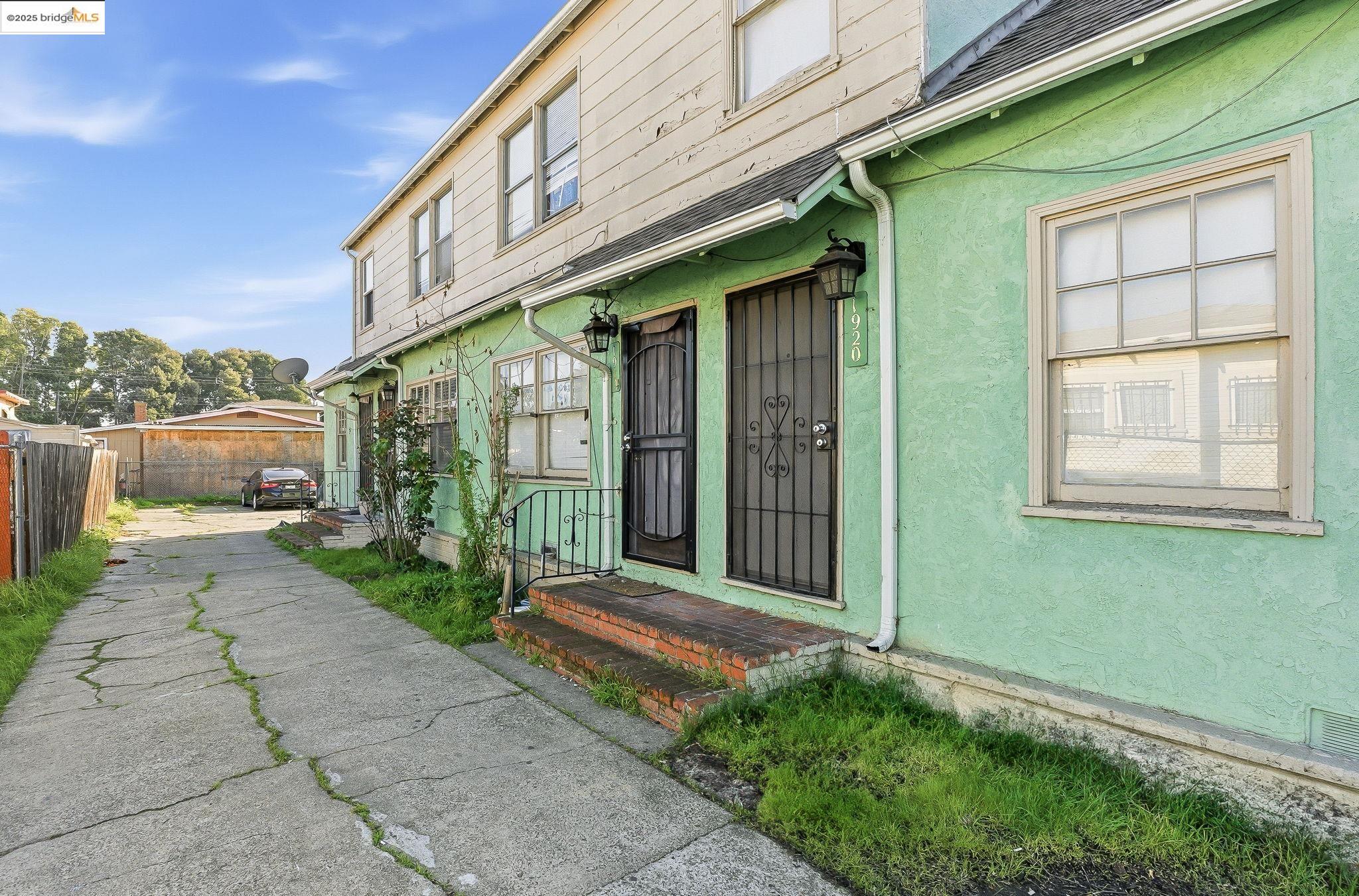 Detail Gallery Image 4 of 10 For 1920 69th Ave, Oakland,  CA 94621 - – Beds | – Baths