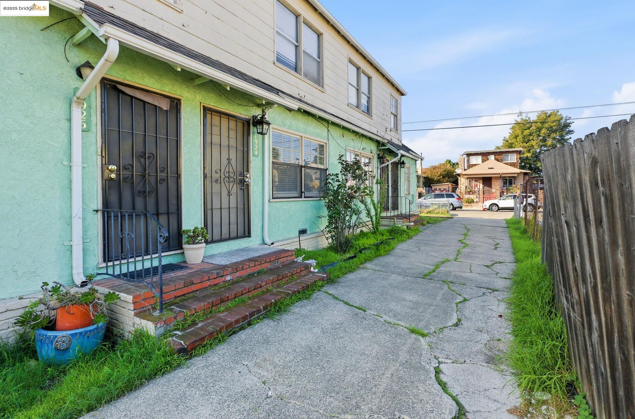 Detail Gallery Image 5 of 10 For 1920 69th Ave, Oakland,  CA 94621 - – Beds | – Baths