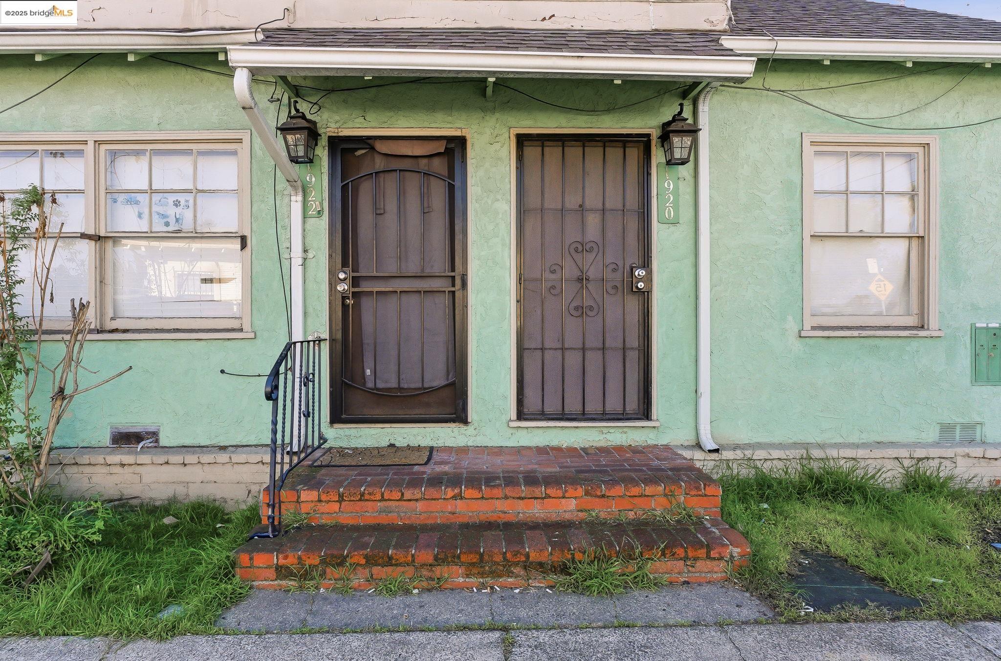 Detail Gallery Image 6 of 10 For 1920 69th Ave, Oakland,  CA 94621 - – Beds | – Baths