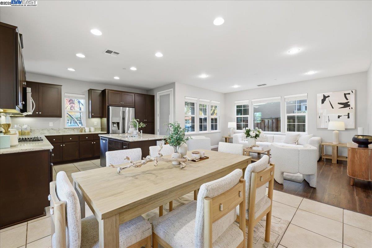 Detail Gallery Image 11 of 60 For 1504 Middle Ln, Hayward,  CA 94545 - 3 Beds | 2/1 Baths