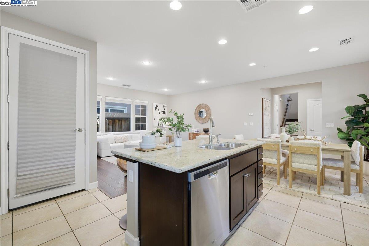 Detail Gallery Image 17 of 60 For 1504 Middle Ln, Hayward,  CA 94545 - 3 Beds | 2/1 Baths