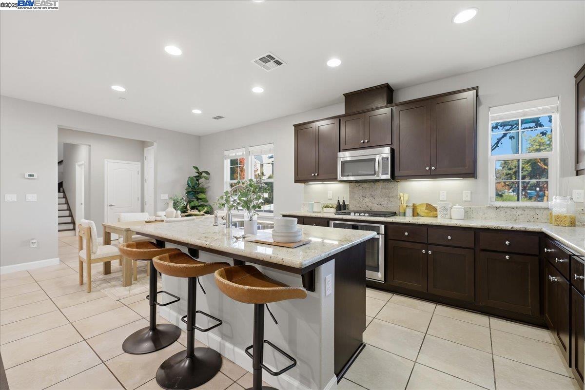 Detail Gallery Image 18 of 60 For 1504 Middle Ln, Hayward,  CA 94545 - 3 Beds | 2/1 Baths