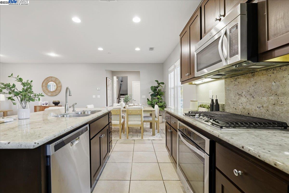 Detail Gallery Image 19 of 60 For 1504 Middle Ln, Hayward,  CA 94545 - 3 Beds | 2/1 Baths