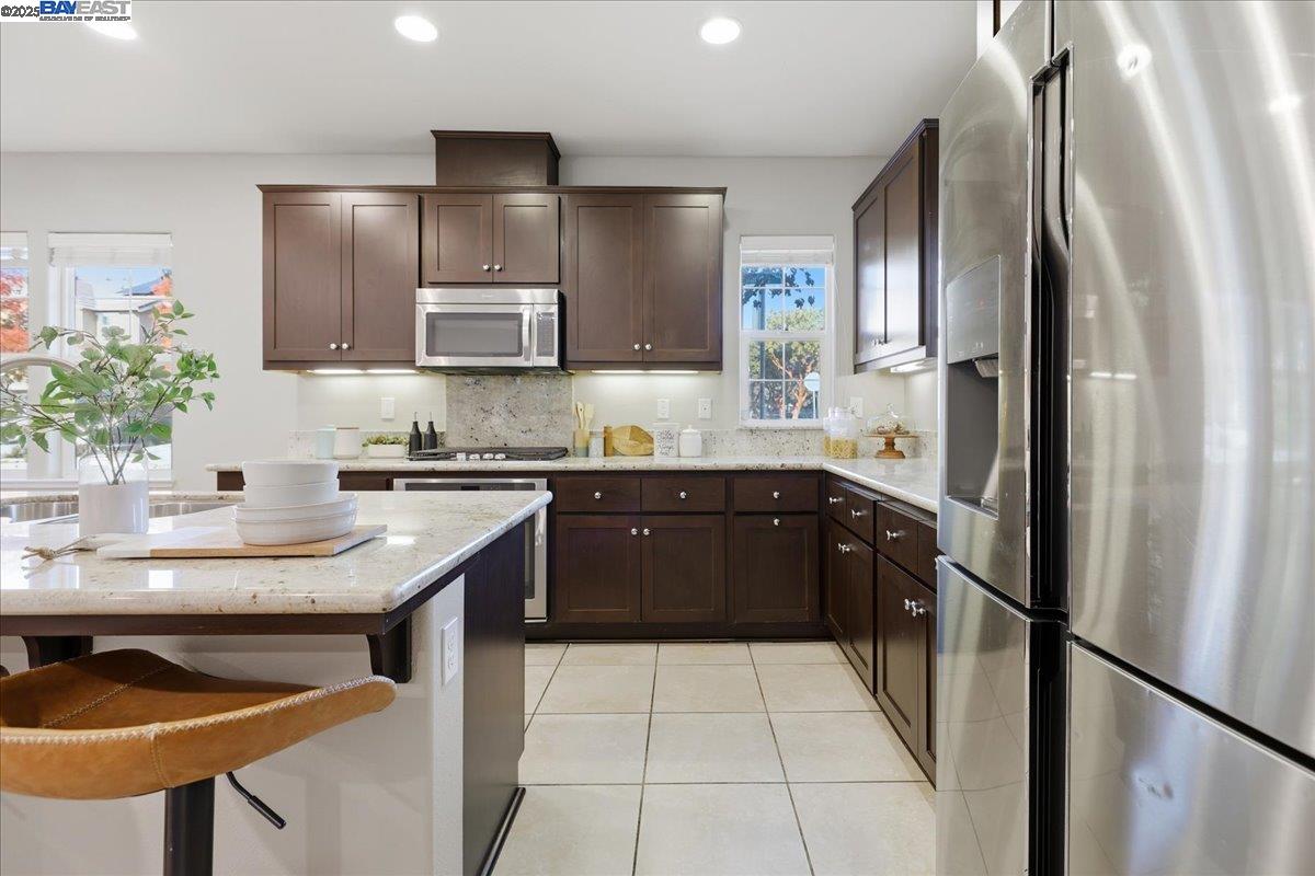 Detail Gallery Image 20 of 60 For 1504 Middle Ln, Hayward,  CA 94545 - 3 Beds | 2/1 Baths