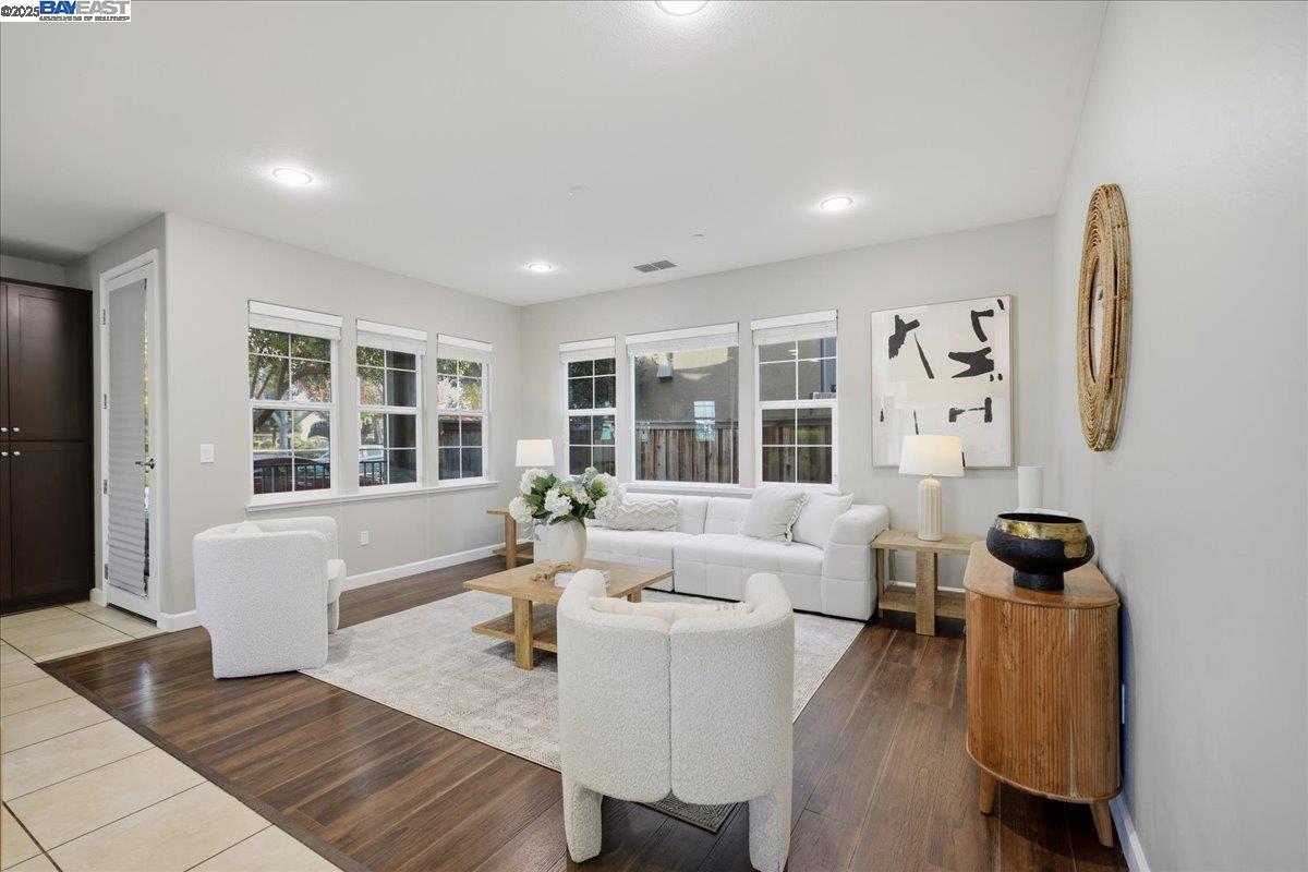 Detail Gallery Image 3 of 60 For 1504 Middle Ln, Hayward,  CA 94545 - 3 Beds | 2/1 Baths