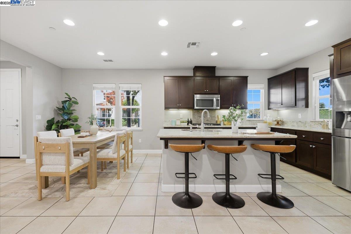 Detail Gallery Image 22 of 60 For 1504 Middle Ln, Hayward,  CA 94545 - 3 Beds | 2/1 Baths