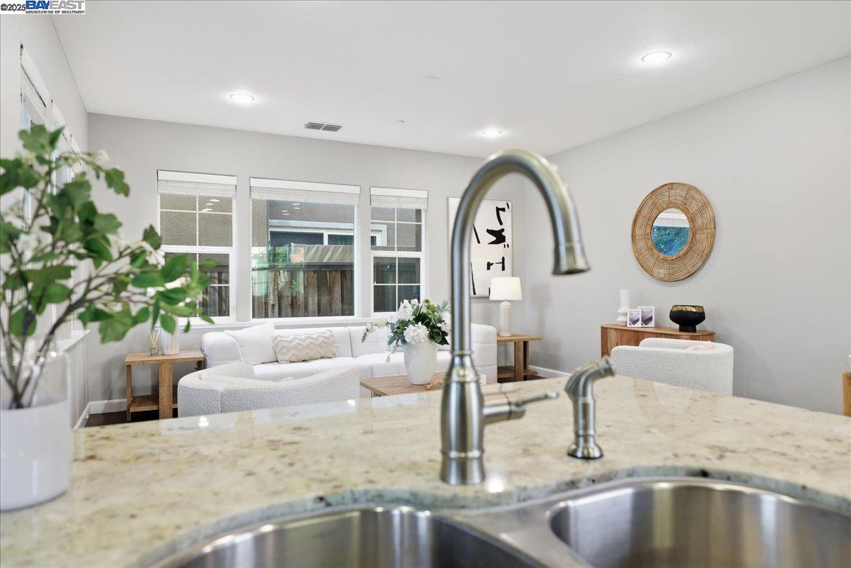 Detail Gallery Image 24 of 60 For 1504 Middle Ln, Hayward,  CA 94545 - 3 Beds | 2/1 Baths