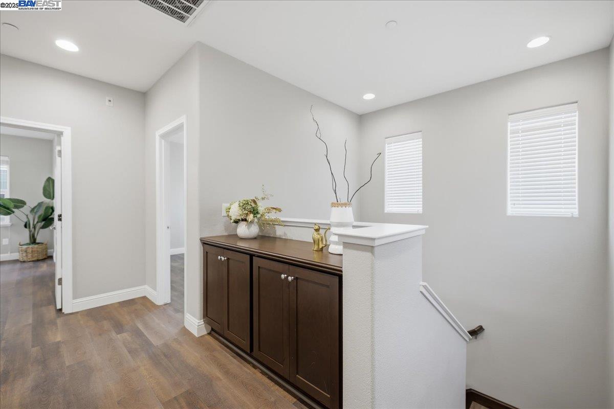 Detail Gallery Image 29 of 60 For 1504 Middle Ln, Hayward,  CA 94545 - 3 Beds | 2/1 Baths