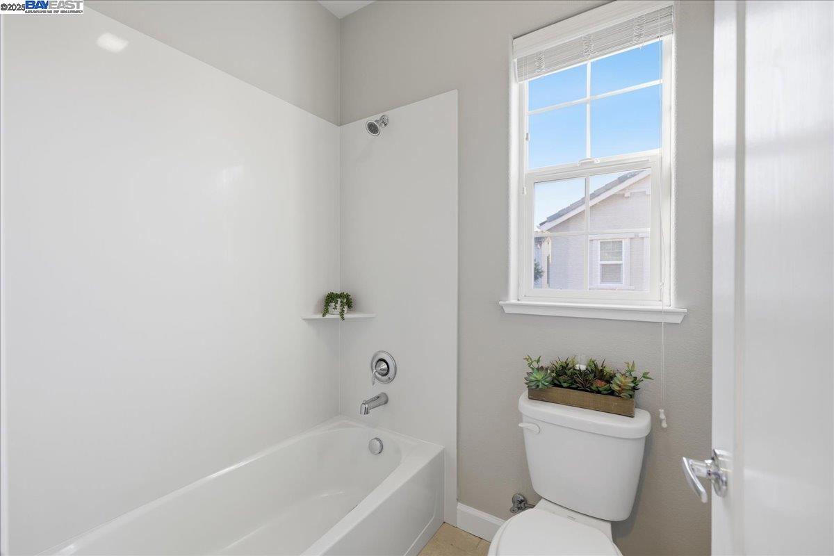 Detail Gallery Image 35 of 60 For 1504 Middle Ln, Hayward,  CA 94545 - 3 Beds | 2/1 Baths
