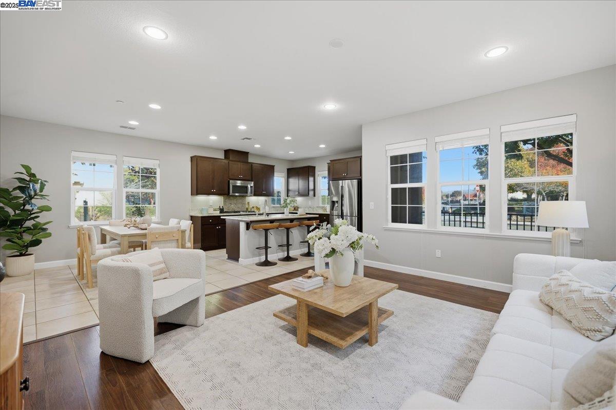 Detail Gallery Image 5 of 60 For 1504 Middle Ln, Hayward,  CA 94545 - 3 Beds | 2/1 Baths