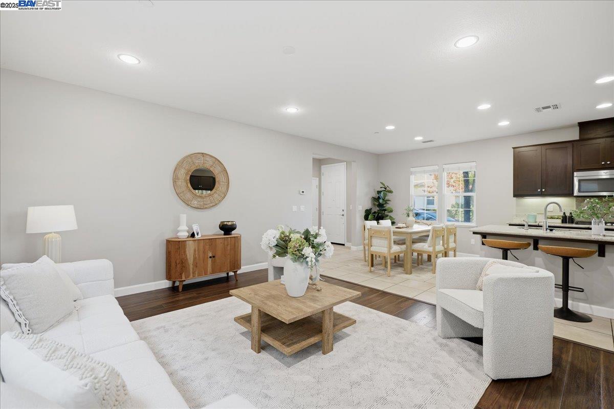 Detail Gallery Image 6 of 60 For 1504 Middle Ln, Hayward,  CA 94545 - 3 Beds | 2/1 Baths