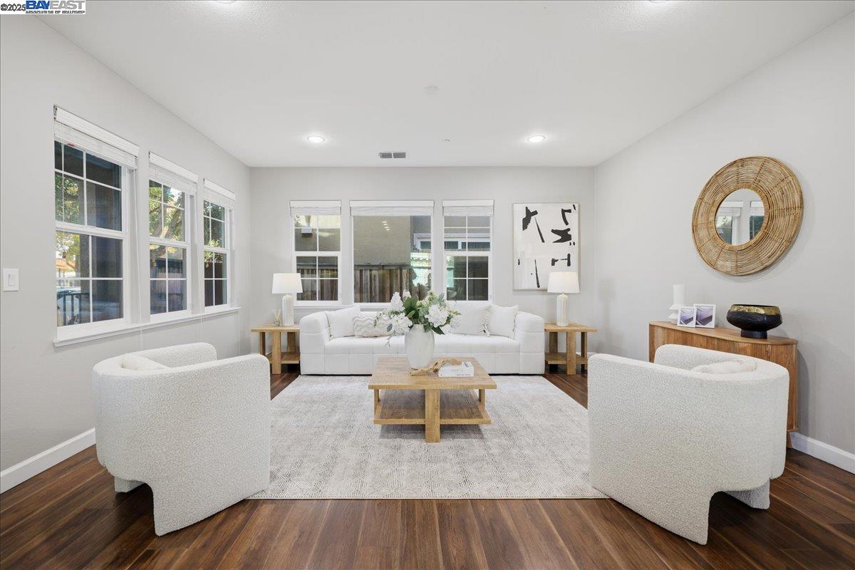 Detail Gallery Image 7 of 60 For 1504 Middle Ln, Hayward,  CA 94545 - 3 Beds | 2/1 Baths