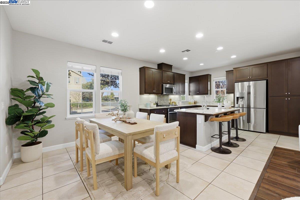 Detail Gallery Image 9 of 60 For 1504 Middle Ln, Hayward,  CA 94545 - 3 Beds | 2/1 Baths