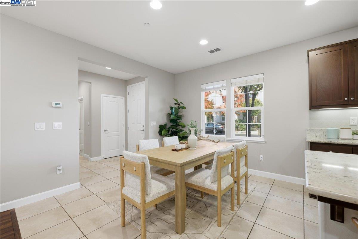 Detail Gallery Image 10 of 60 For 1504 Middle Ln, Hayward,  CA 94545 - 3 Beds | 2/1 Baths