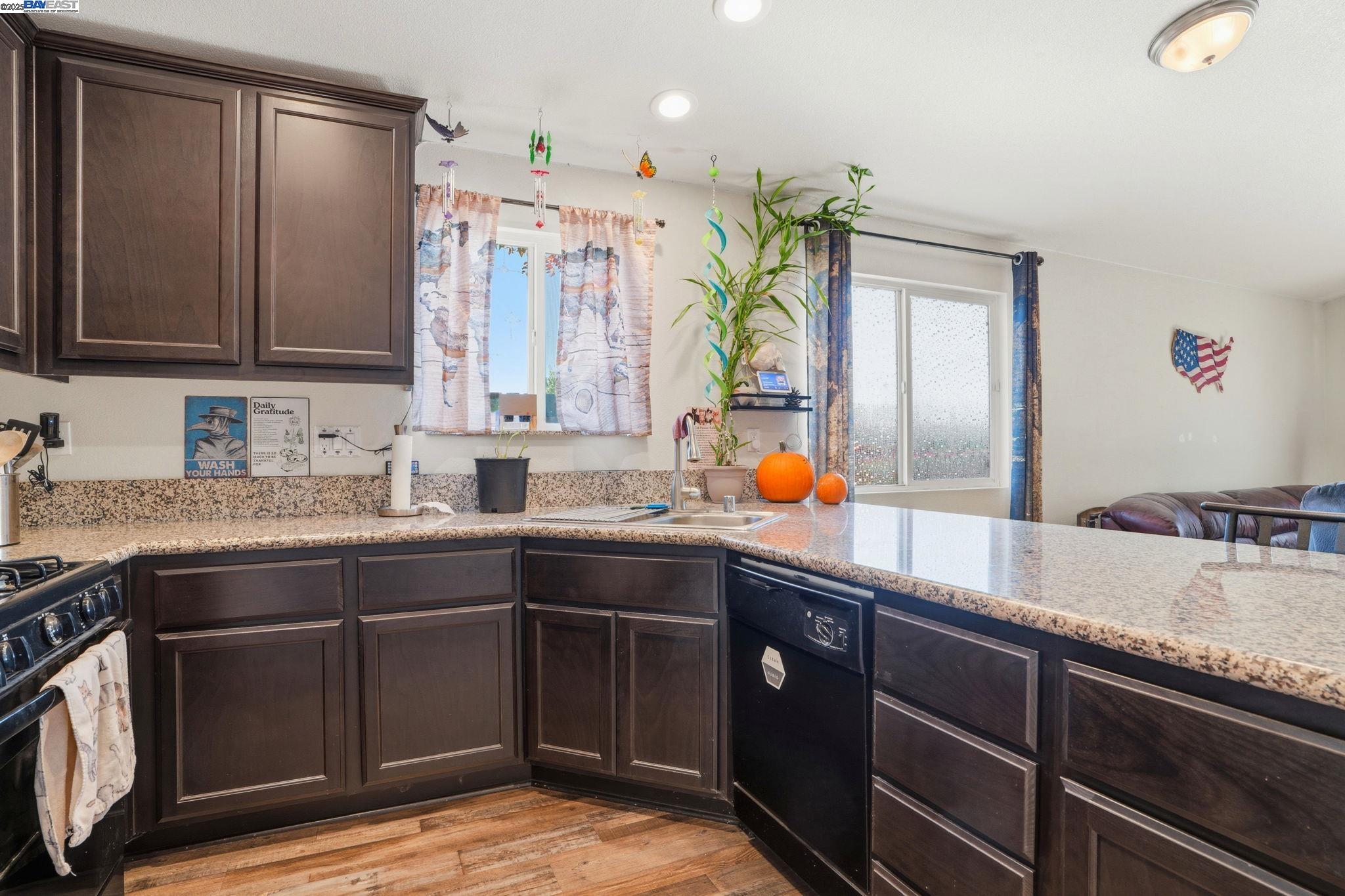 Detail Gallery Image 13 of 34 For 296 Dena Ct, Merced,  CA 95341 - 4 Beds | 2 Baths