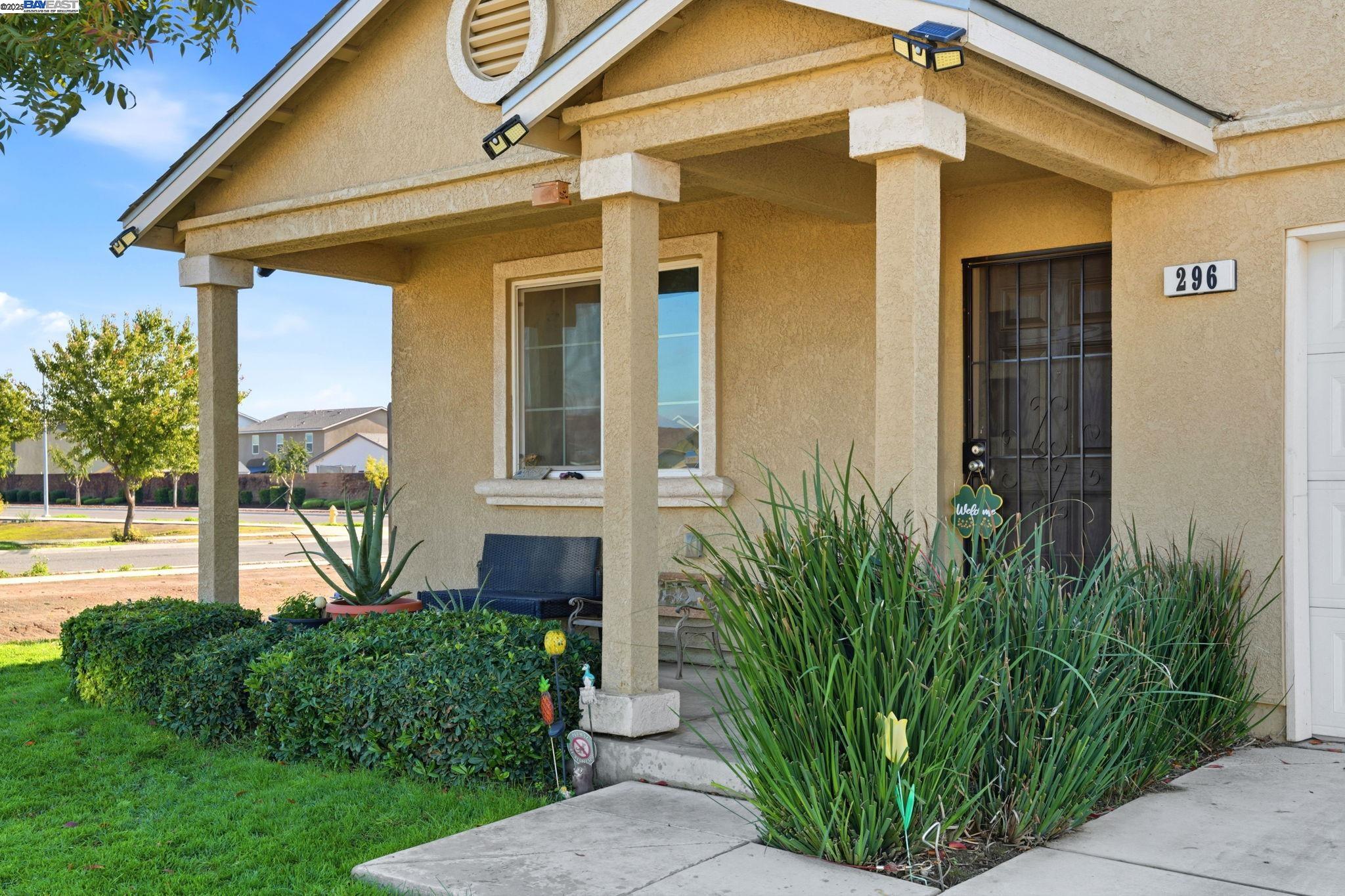 Detail Gallery Image 4 of 34 For 296 Dena Ct, Merced,  CA 95341 - 4 Beds | 2 Baths