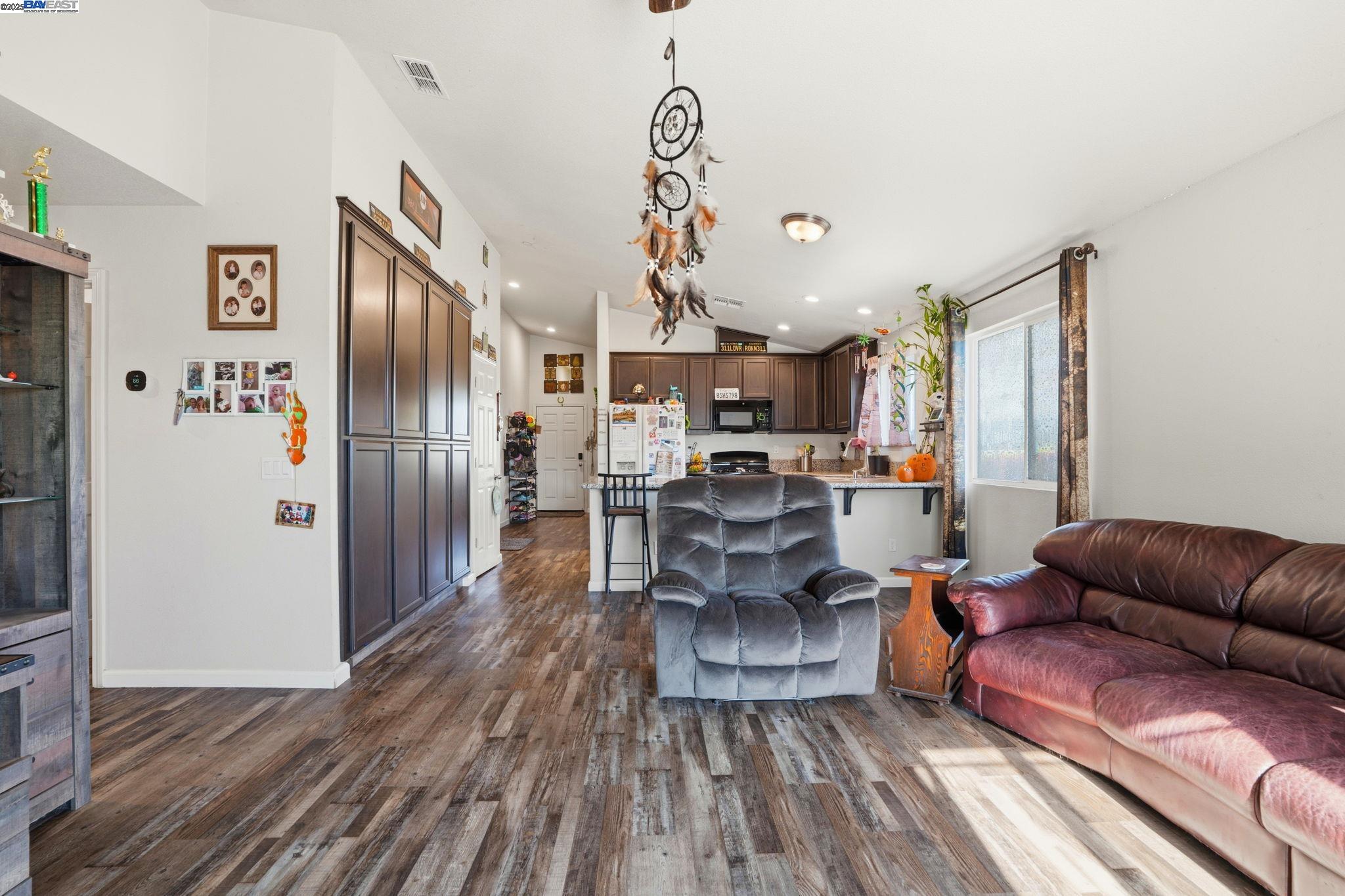 Detail Gallery Image 8 of 34 For 296 Dena Ct, Merced,  CA 95341 - 4 Beds | 2 Baths