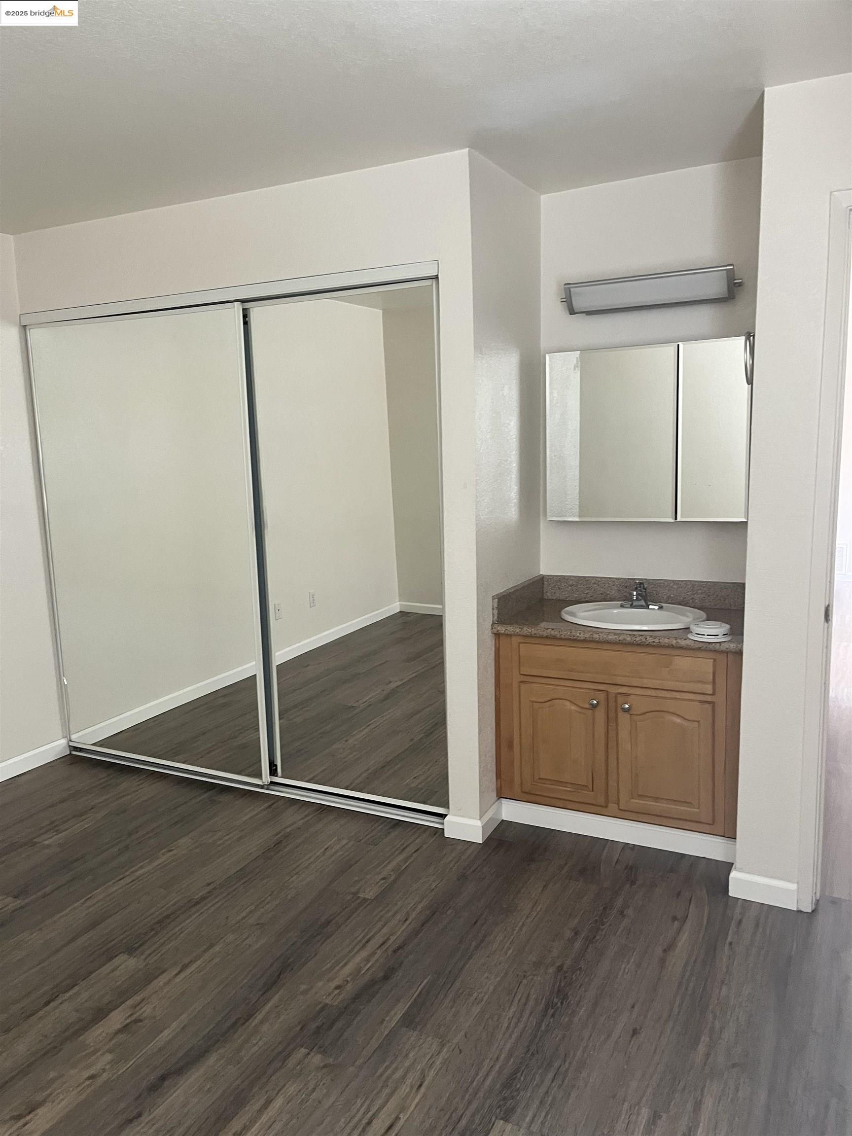 Detail Gallery Image 9 of 9 For 2207 Lakeview Cir, Pittsburg,  CA 94565 - 2 Beds | 1 Baths