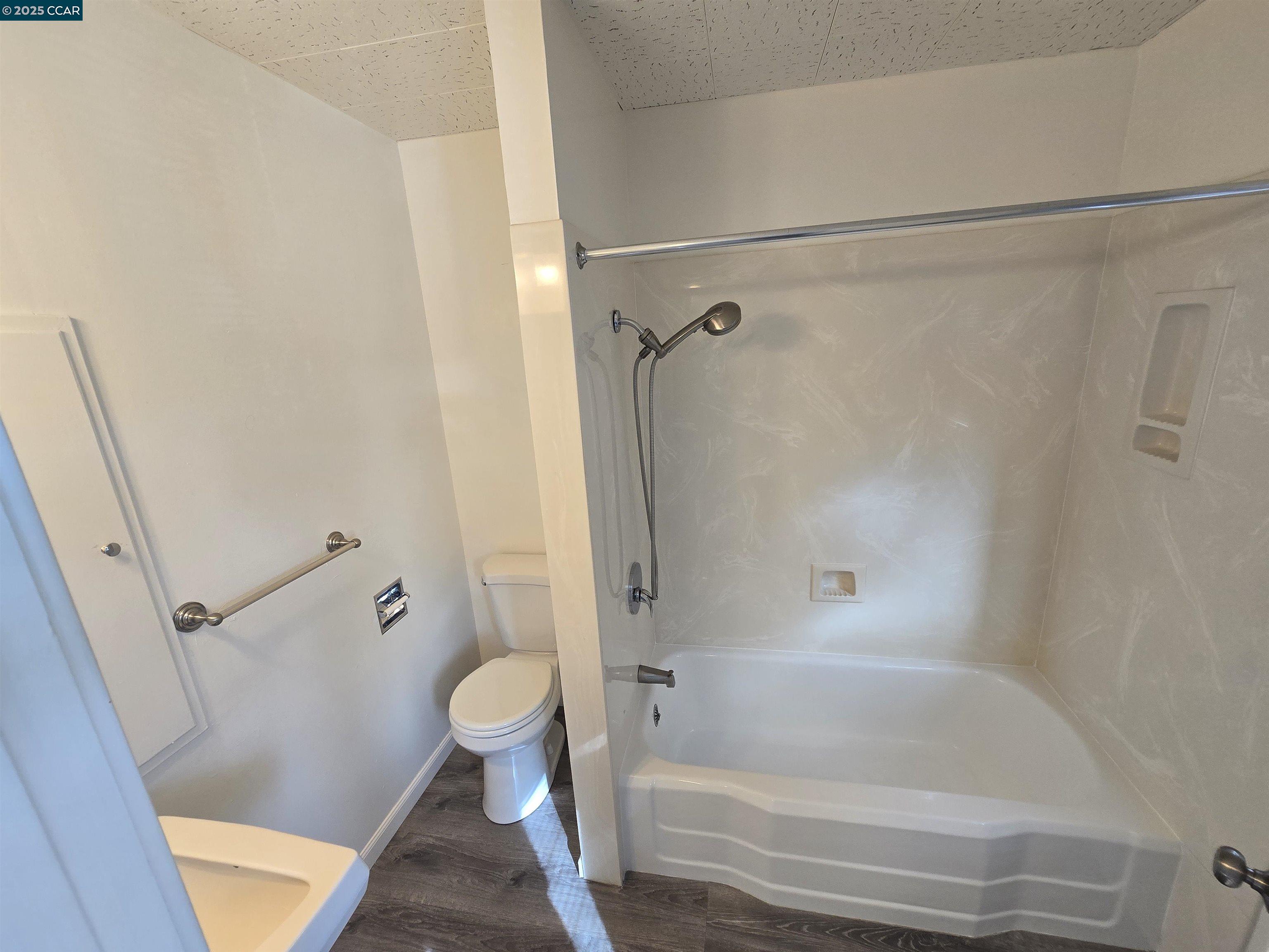 Detail Gallery Image 5 of 8 For 517 Richardson, Martinez,  CA 94553 - 1 Beds | 1 Baths