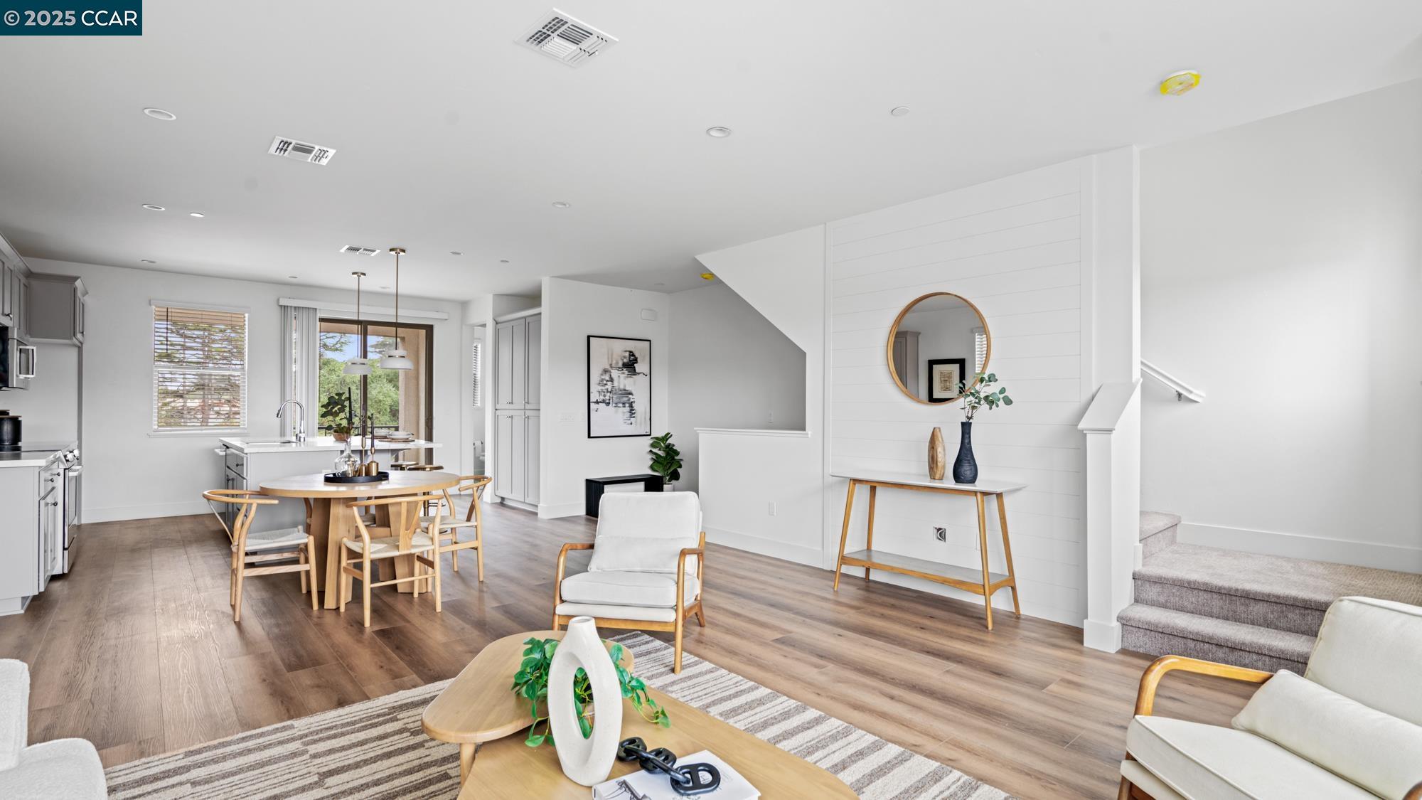 Detail Gallery Image 14 of 29 For 2806 Chattleton Ln., San Pablo,  CA 94806 - 3 Beds | 2/2 Baths