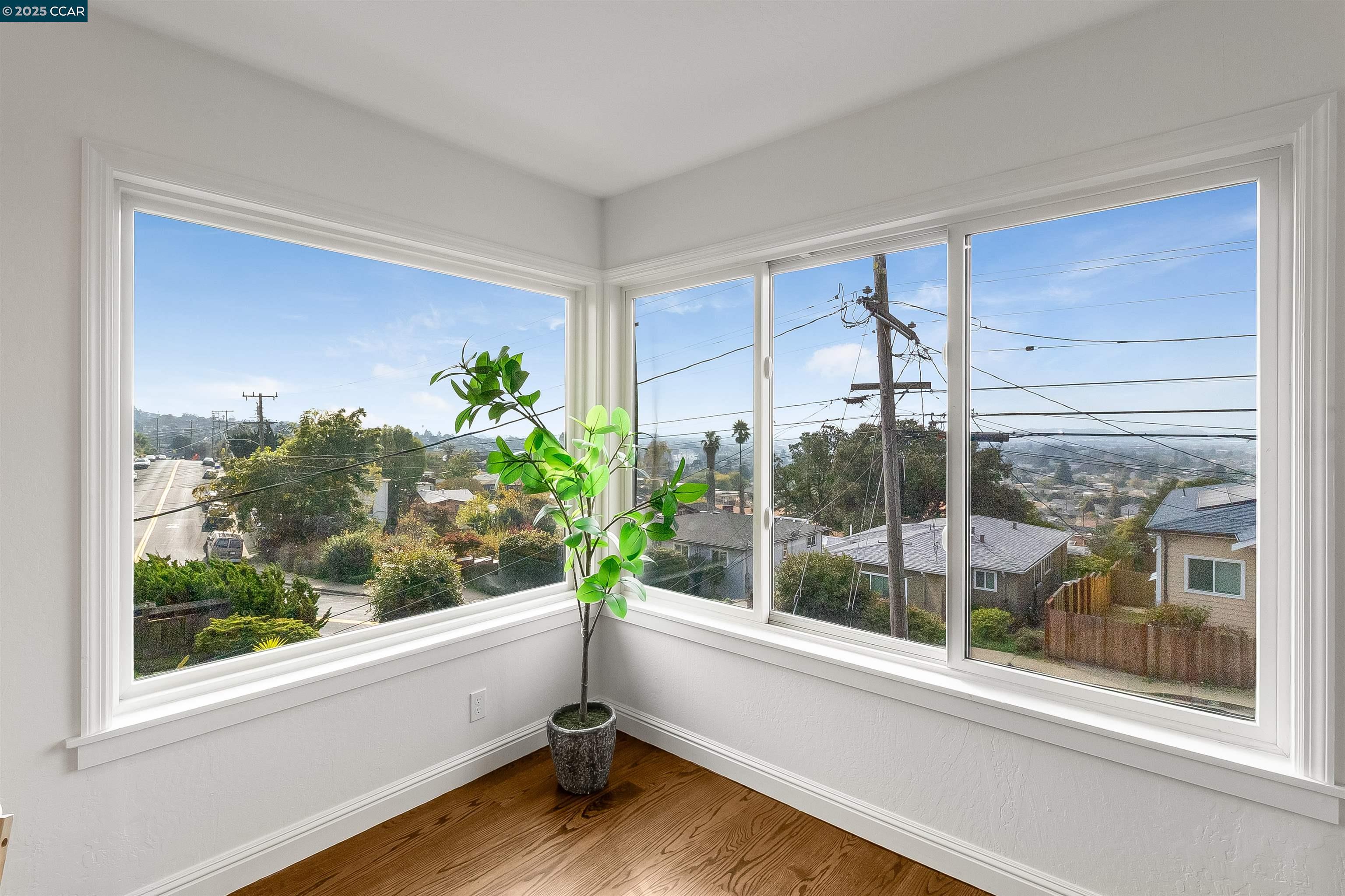 Detail Gallery Image 13 of 58 For 5949 Arlington Blvd, Richmond,  CA 94805 - 4 Beds | 3 Baths