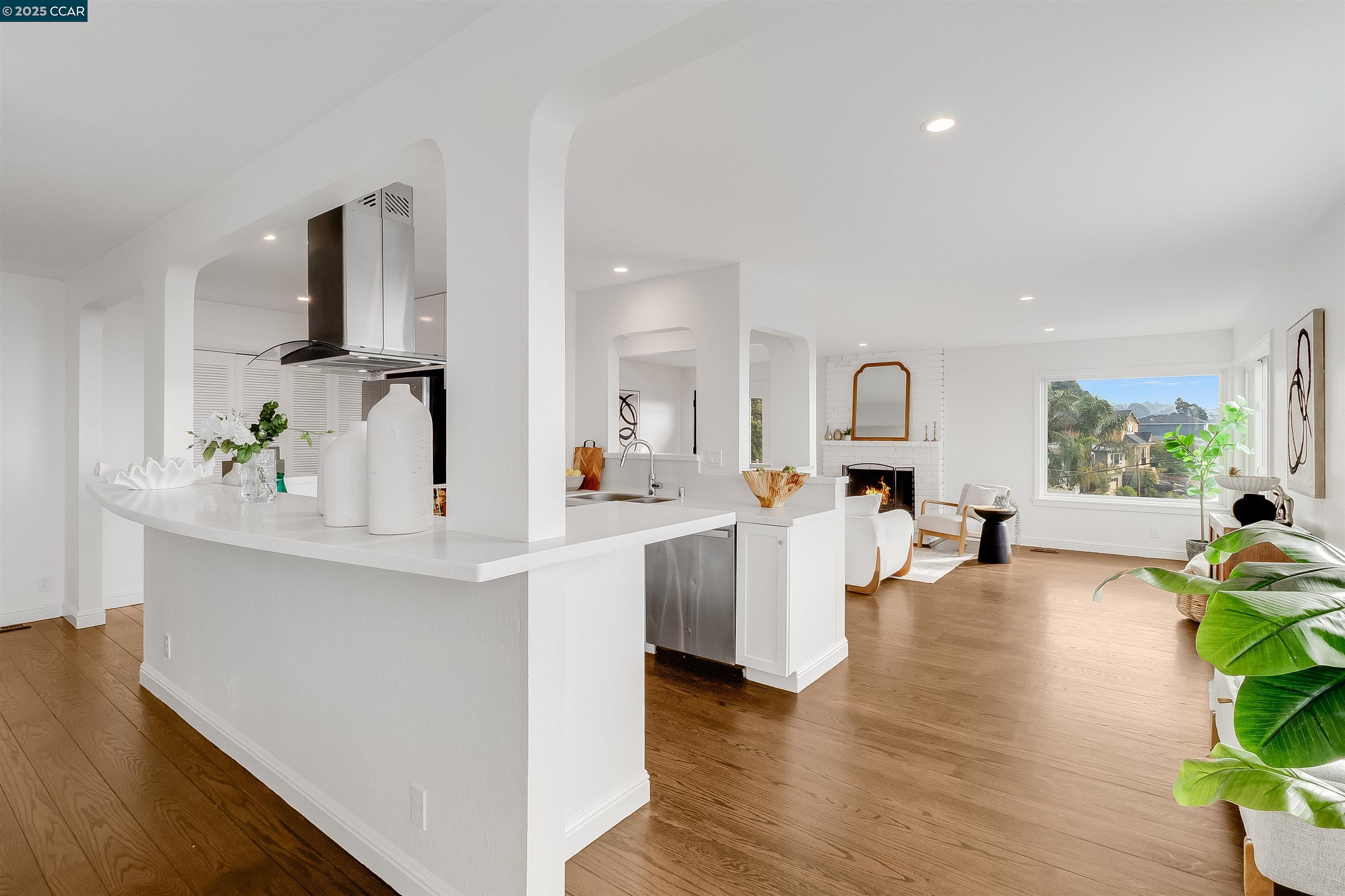 Detail Gallery Image 14 of 58 For 5949 Arlington Blvd, Richmond,  CA 94805 - 4 Beds | 3 Baths