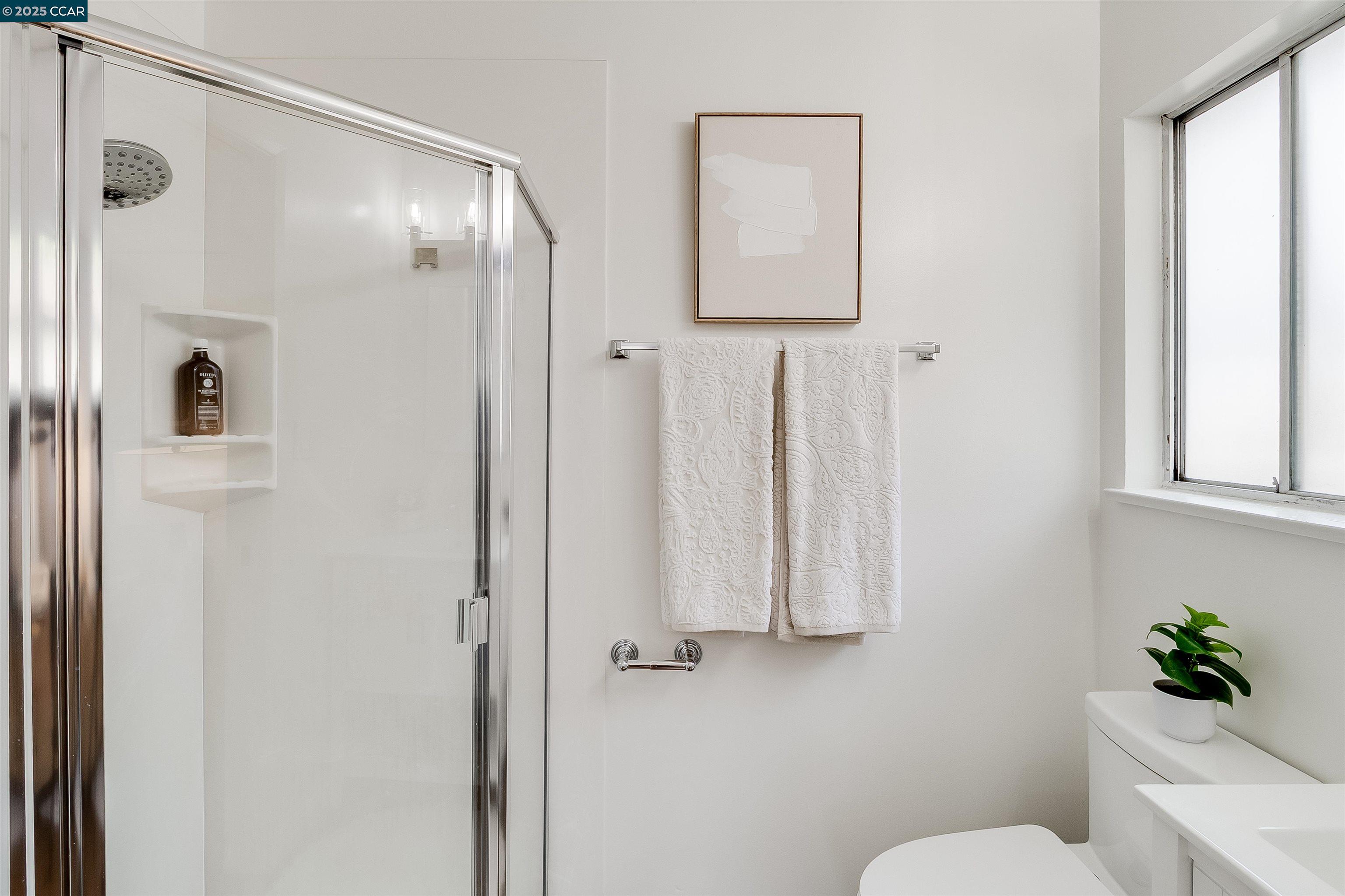 Detail Gallery Image 33 of 58 For 5949 Arlington Blvd, Richmond,  CA 94805 - 4 Beds | 3 Baths