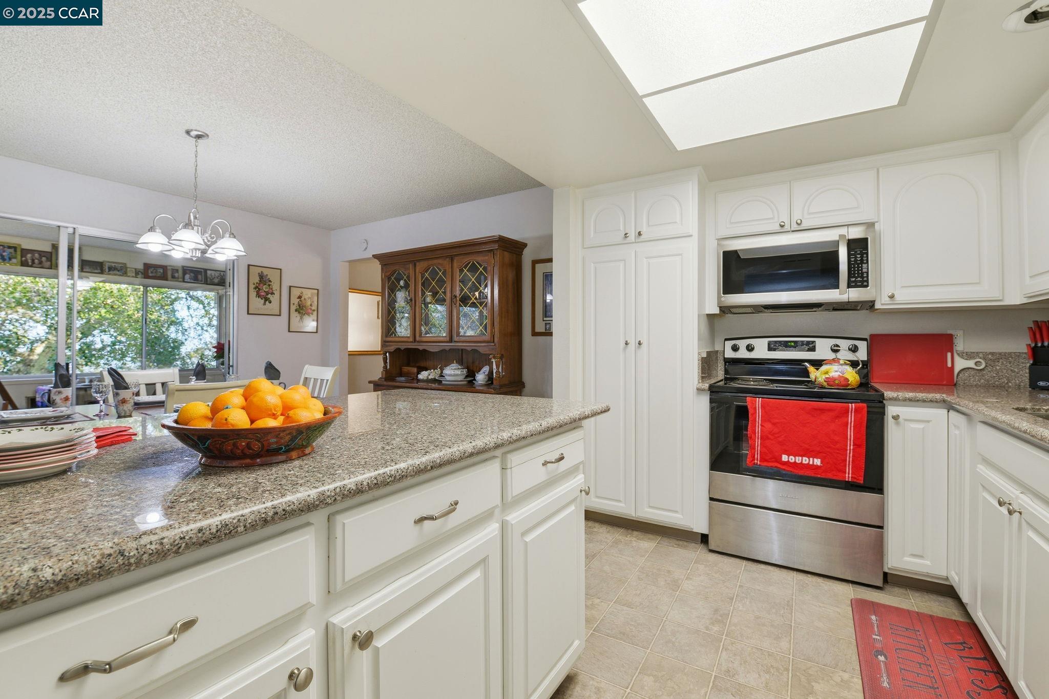 Detail Gallery Image 11 of 35 For 3120 Ptarmigan Dr. #3,  Walnut Creek,  CA 94595 - 2 Beds | 2 Baths