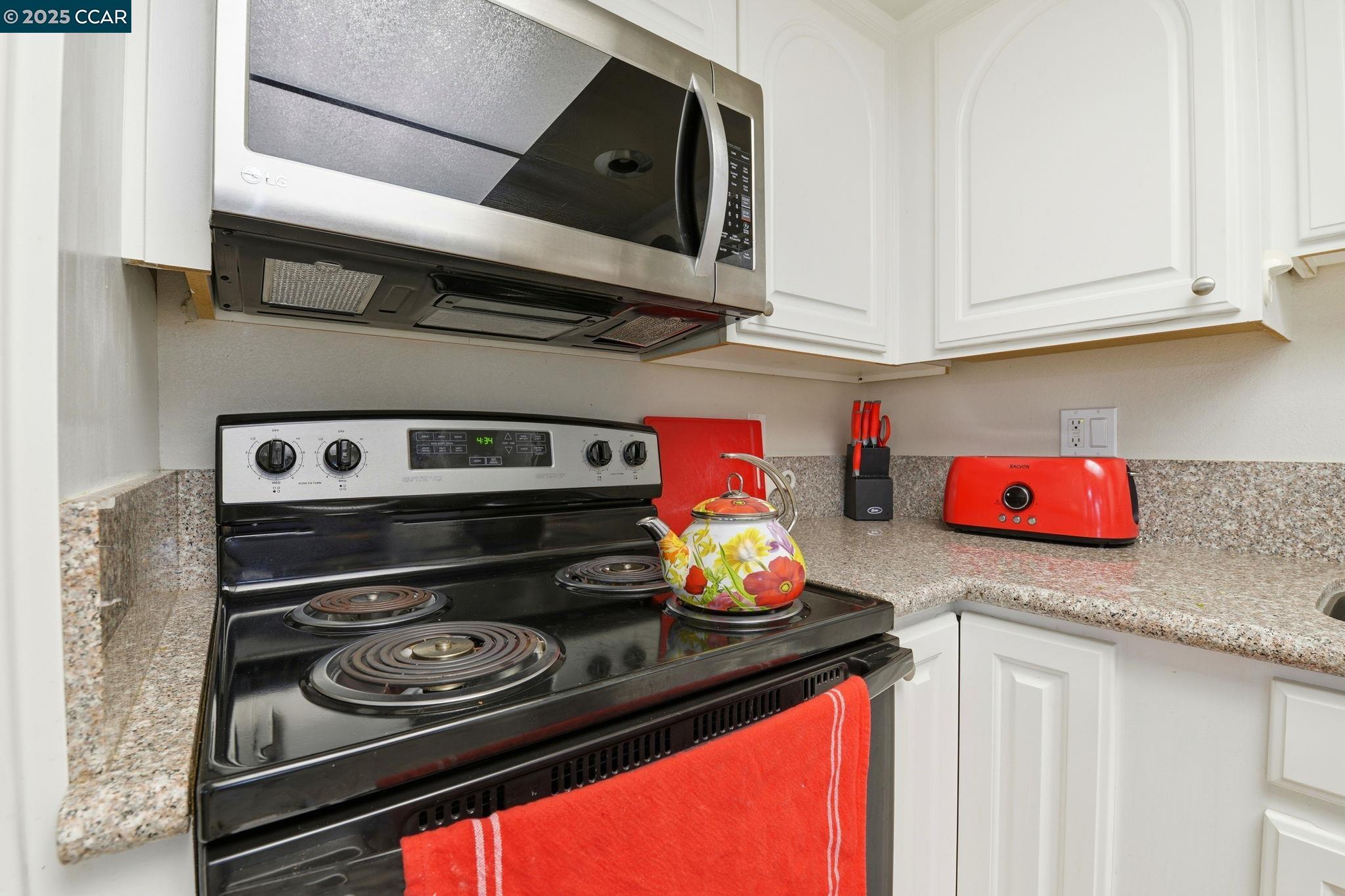 Detail Gallery Image 11 of 35 For 3120 Ptarmigan Dr. #3,  Walnut Creek,  CA 94595 - 2 Beds | 2 Baths