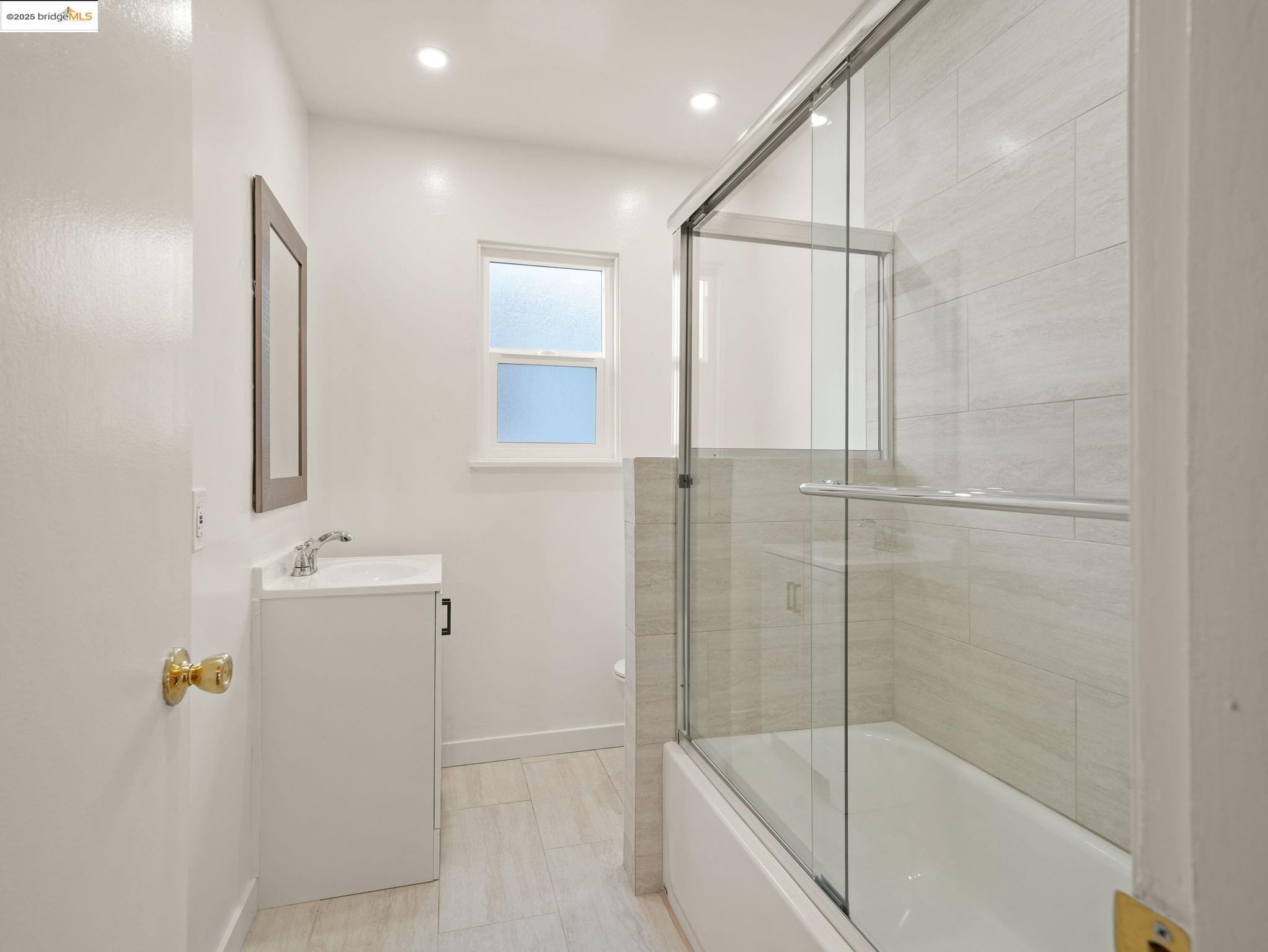 Detail Gallery Image 13 of 18 For 1274 Terra Avenue, San Leandro,  CA 94578 - 2 Beds | 1 Baths