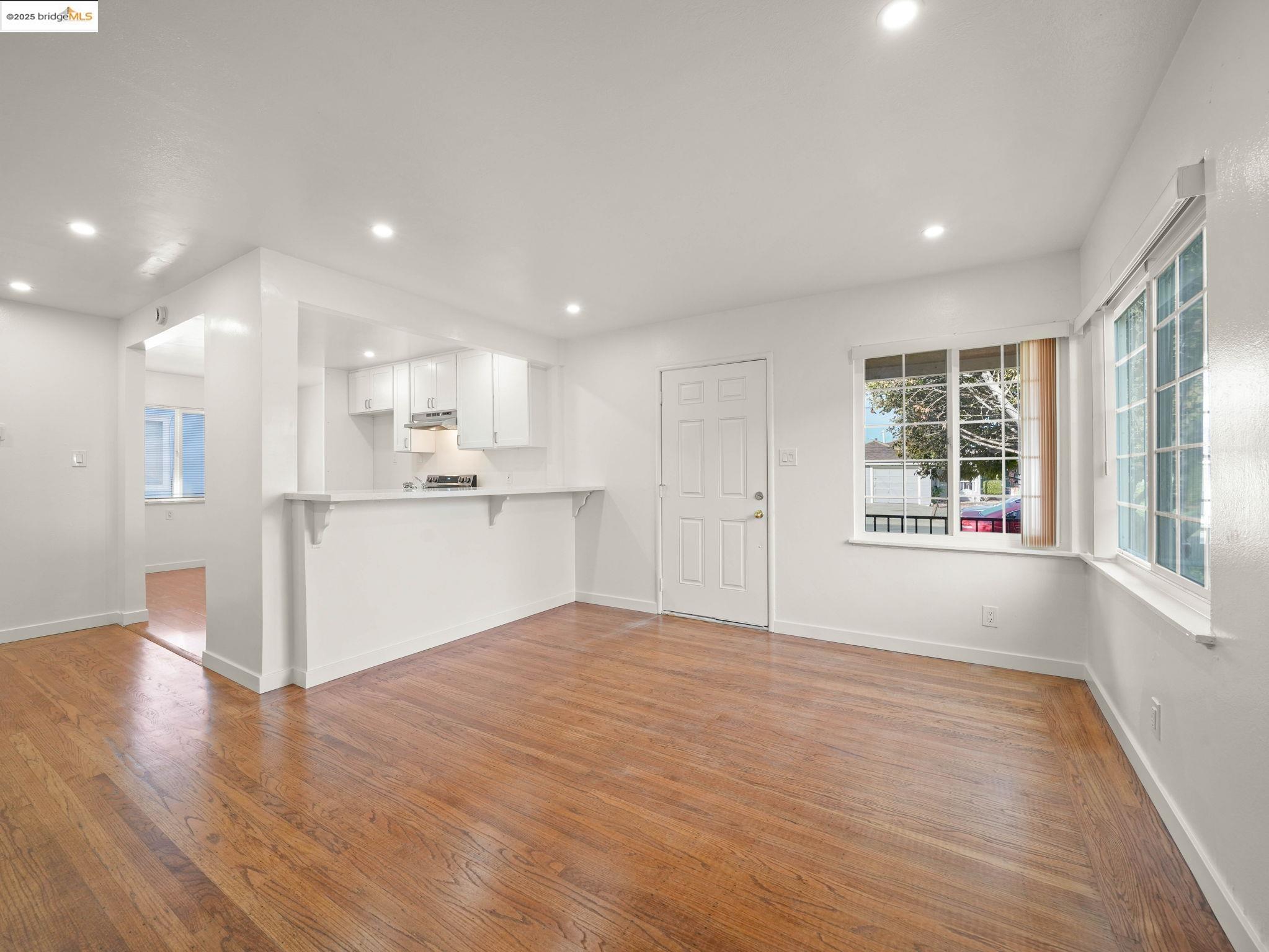 Detail Gallery Image 4 of 18 For 1274 Terra Avenue, San Leandro,  CA 94578 - 2 Beds | 1 Baths