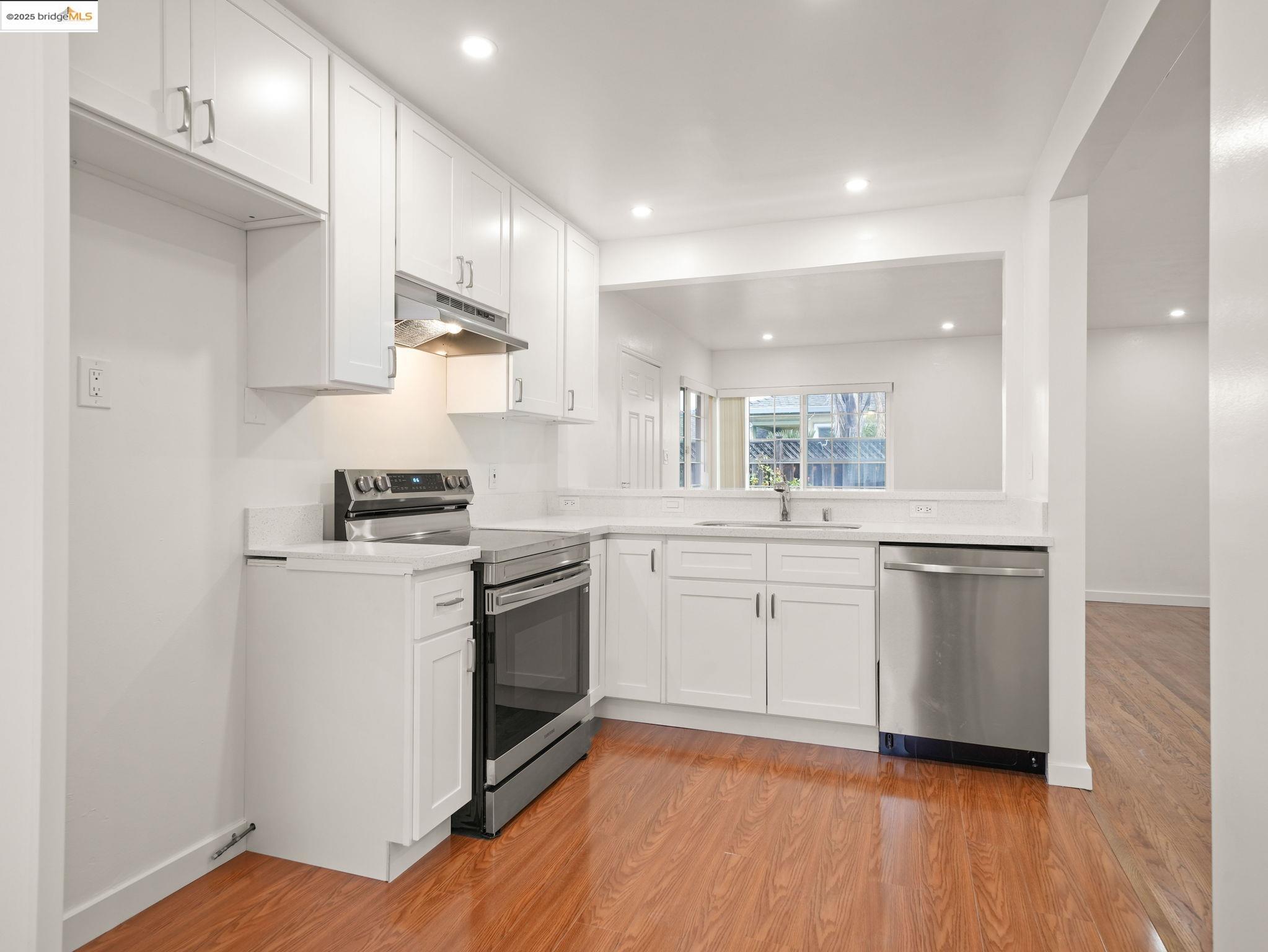 Detail Gallery Image 10 of 18 For 1274 Terra Avenue, San Leandro,  CA 94578 - 2 Beds | 1 Baths