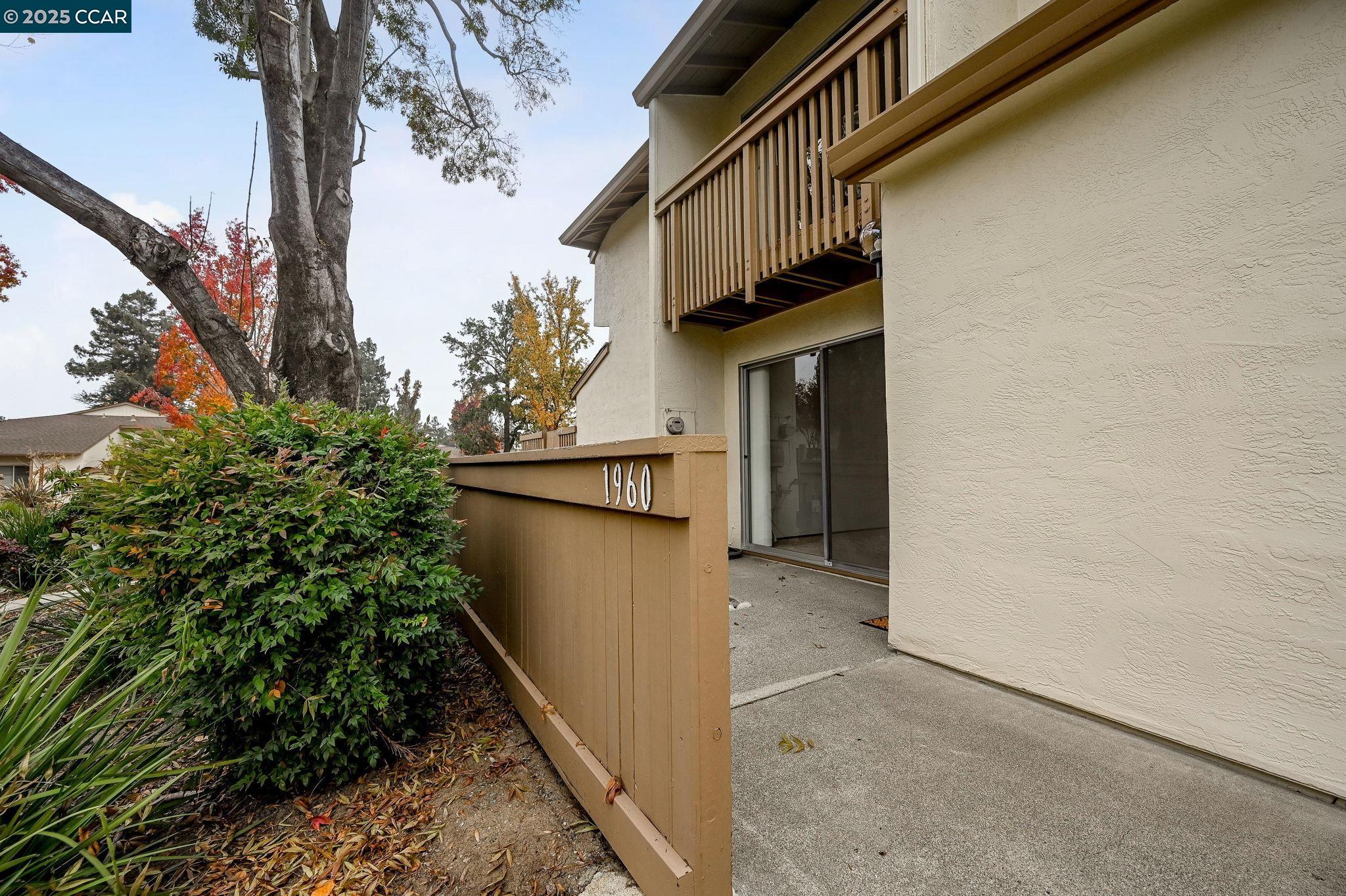 Detail Gallery Image 3 of 35 For 1960 Pomar Way, Walnut Creek,  CA 94598 - 2 Beds | 2/1 Baths