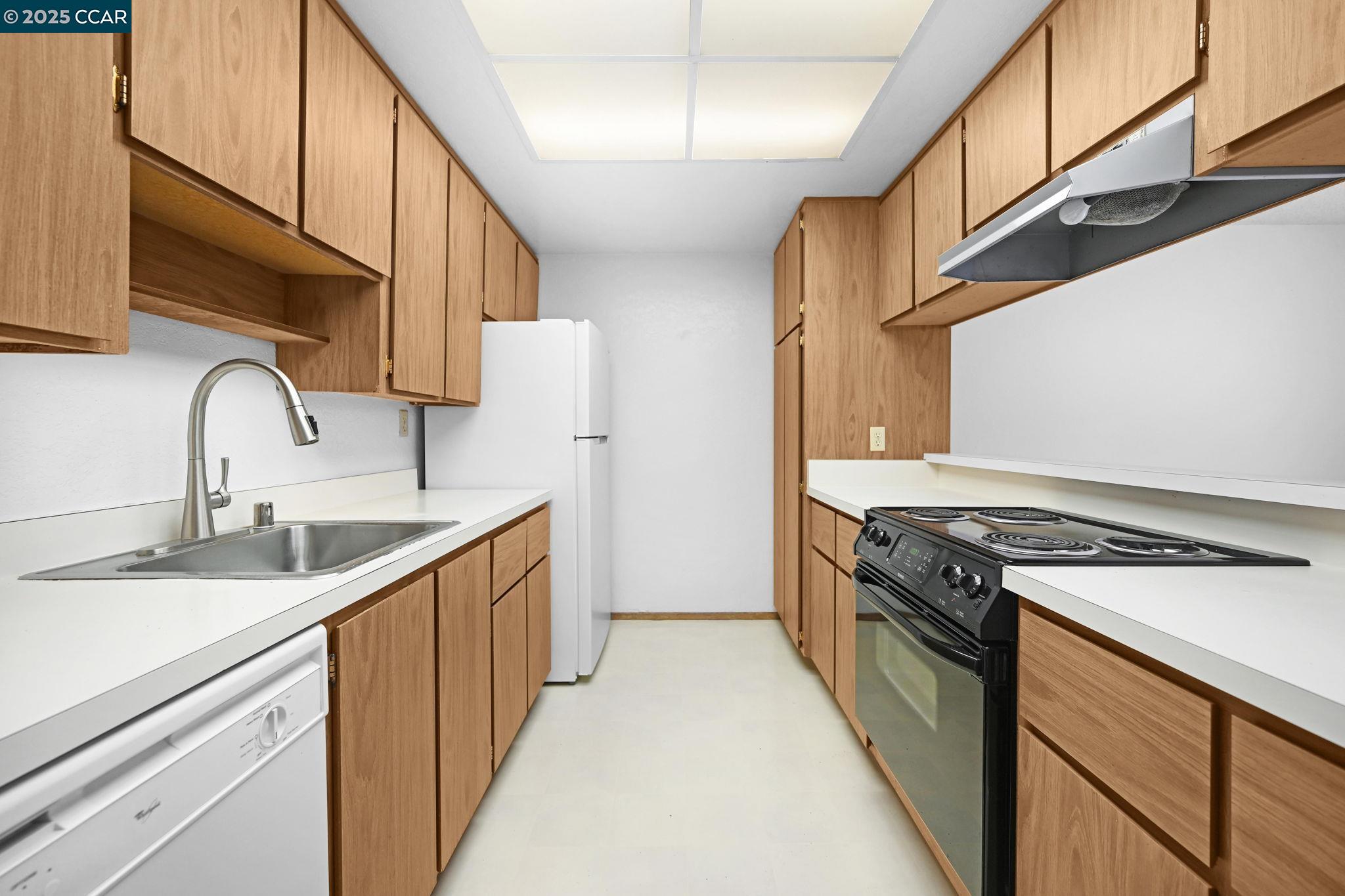 Detail Gallery Image 9 of 35 For 1960 Pomar Way, Walnut Creek,  CA 94598 - 2 Beds | 2/1 Baths