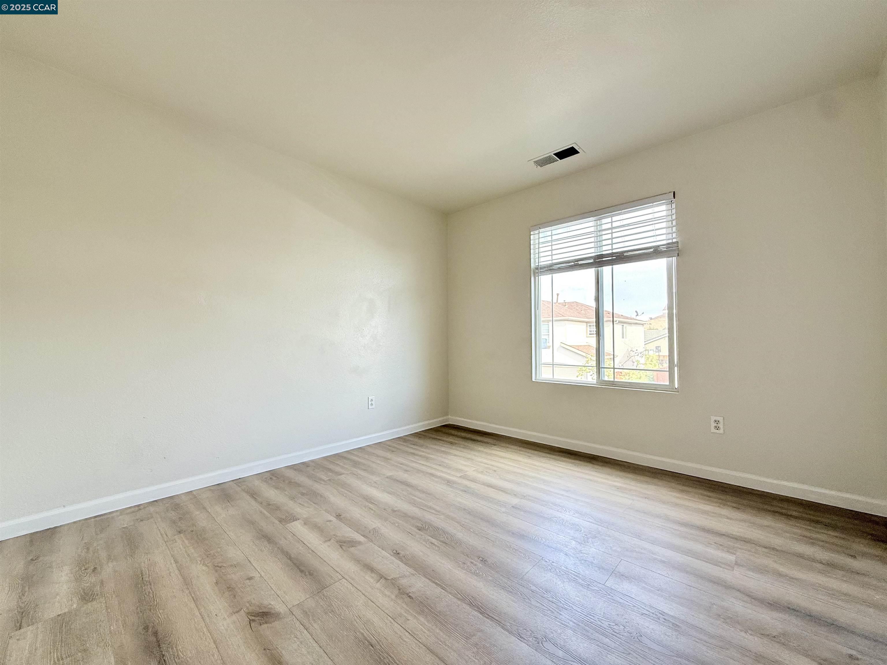 Detail Gallery Image 12 of 21 For 815 Spring Mountain Ln, American Canyon,  CA 94503 - 3 Beds | 2/1 Baths