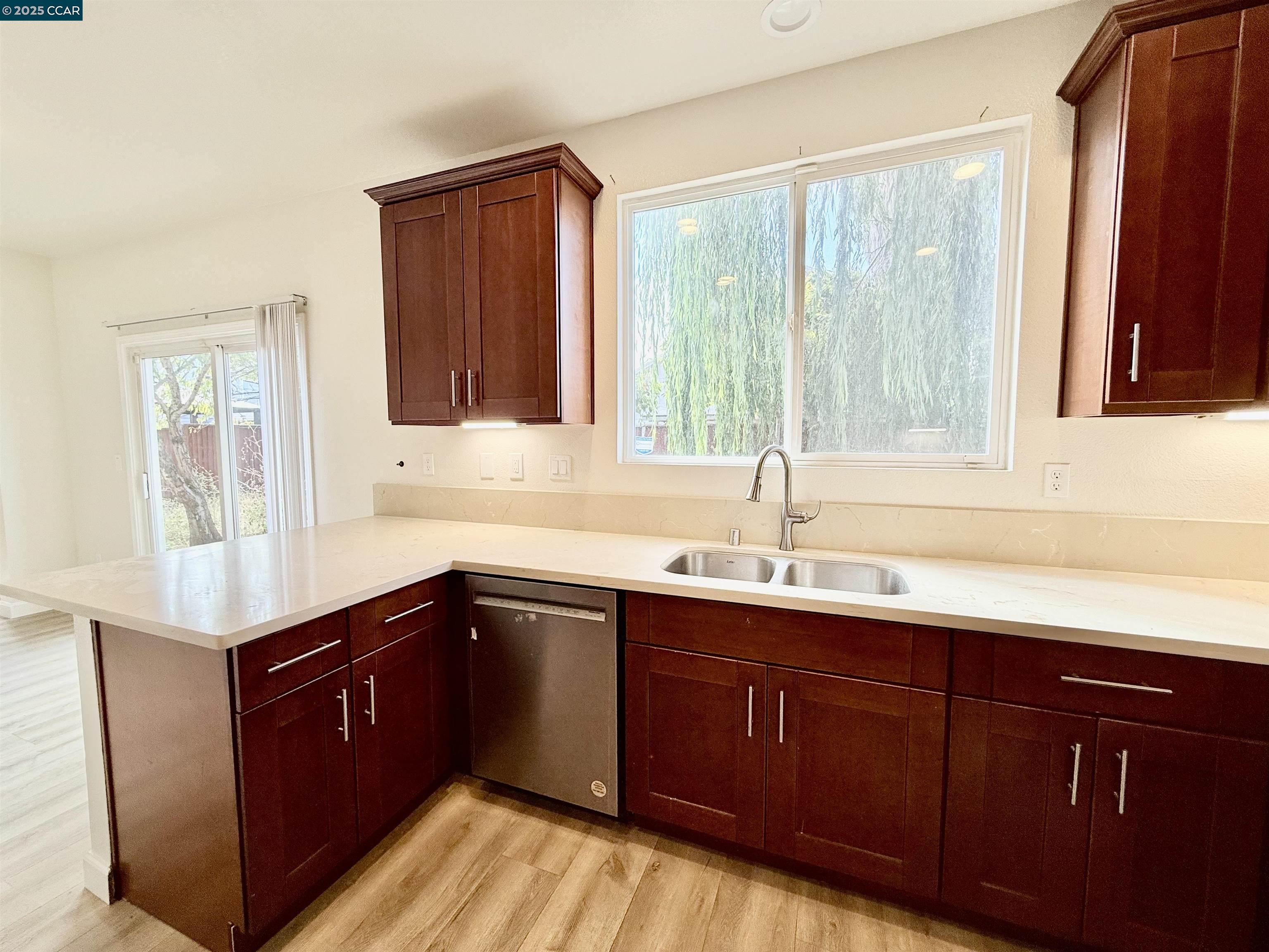 Detail Gallery Image 3 of 21 For 815 Spring Mountain Ln, American Canyon,  CA 94503 - 3 Beds | 2/1 Baths