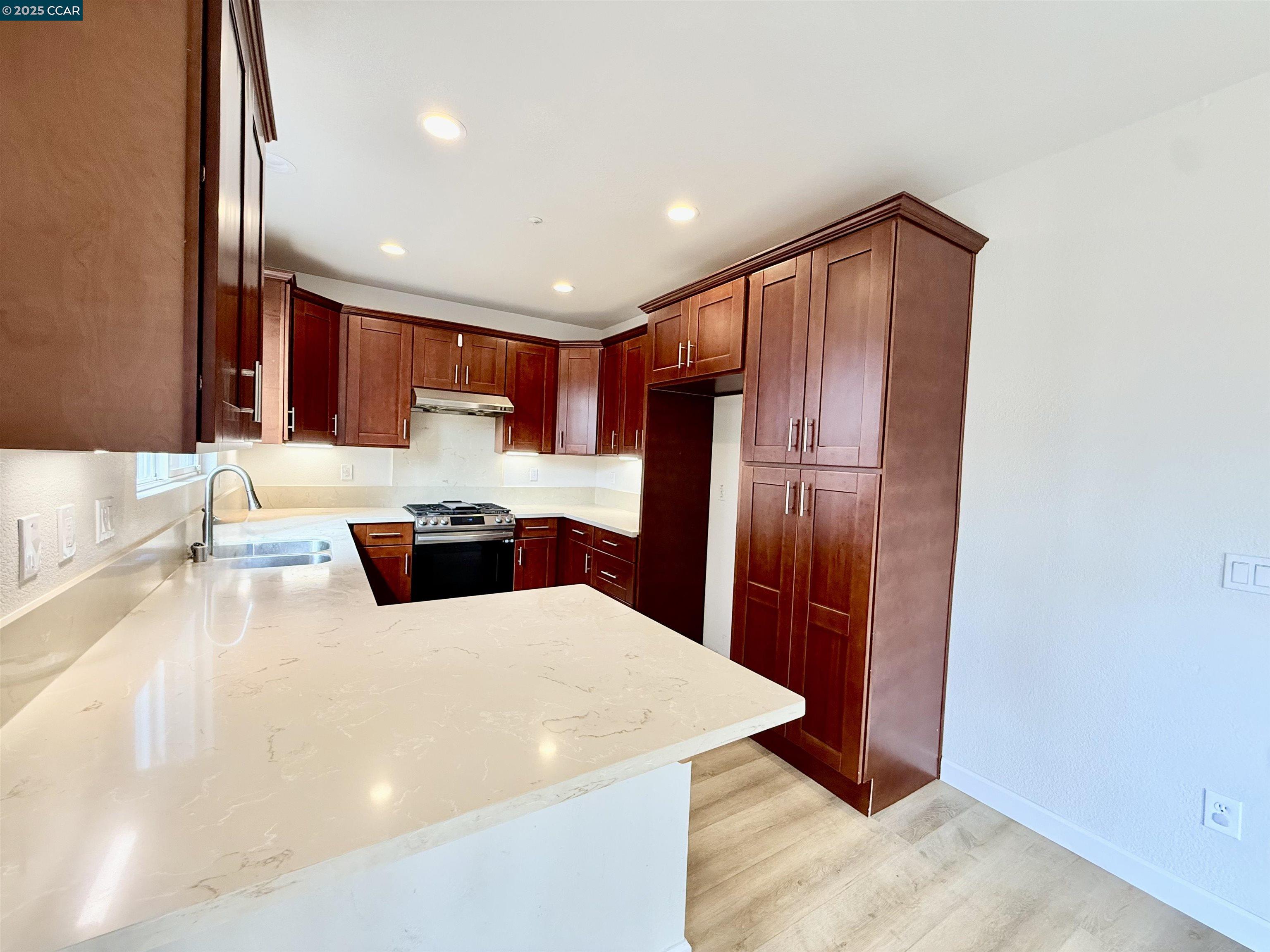 Detail Gallery Image 5 of 21 For 815 Spring Mountain Ln, American Canyon,  CA 94503 - 3 Beds | 2/1 Baths