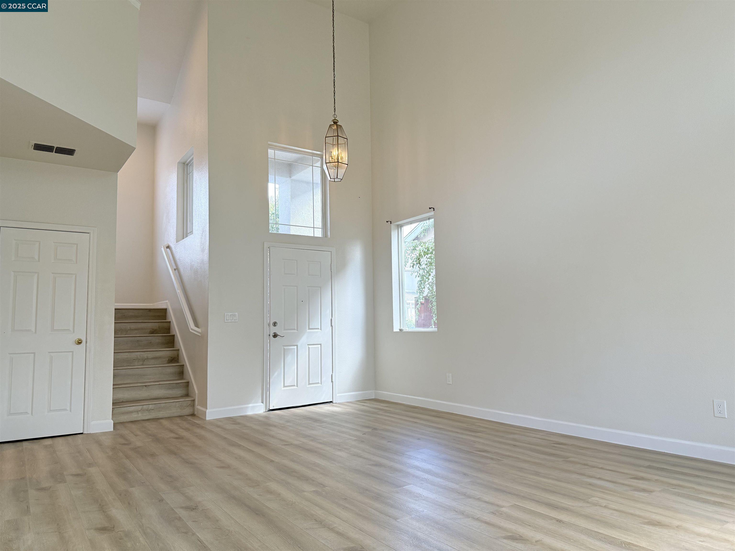 Detail Gallery Image 7 of 21 For 815 Spring Mountain Ln, American Canyon,  CA 94503 - 3 Beds | 2/1 Baths