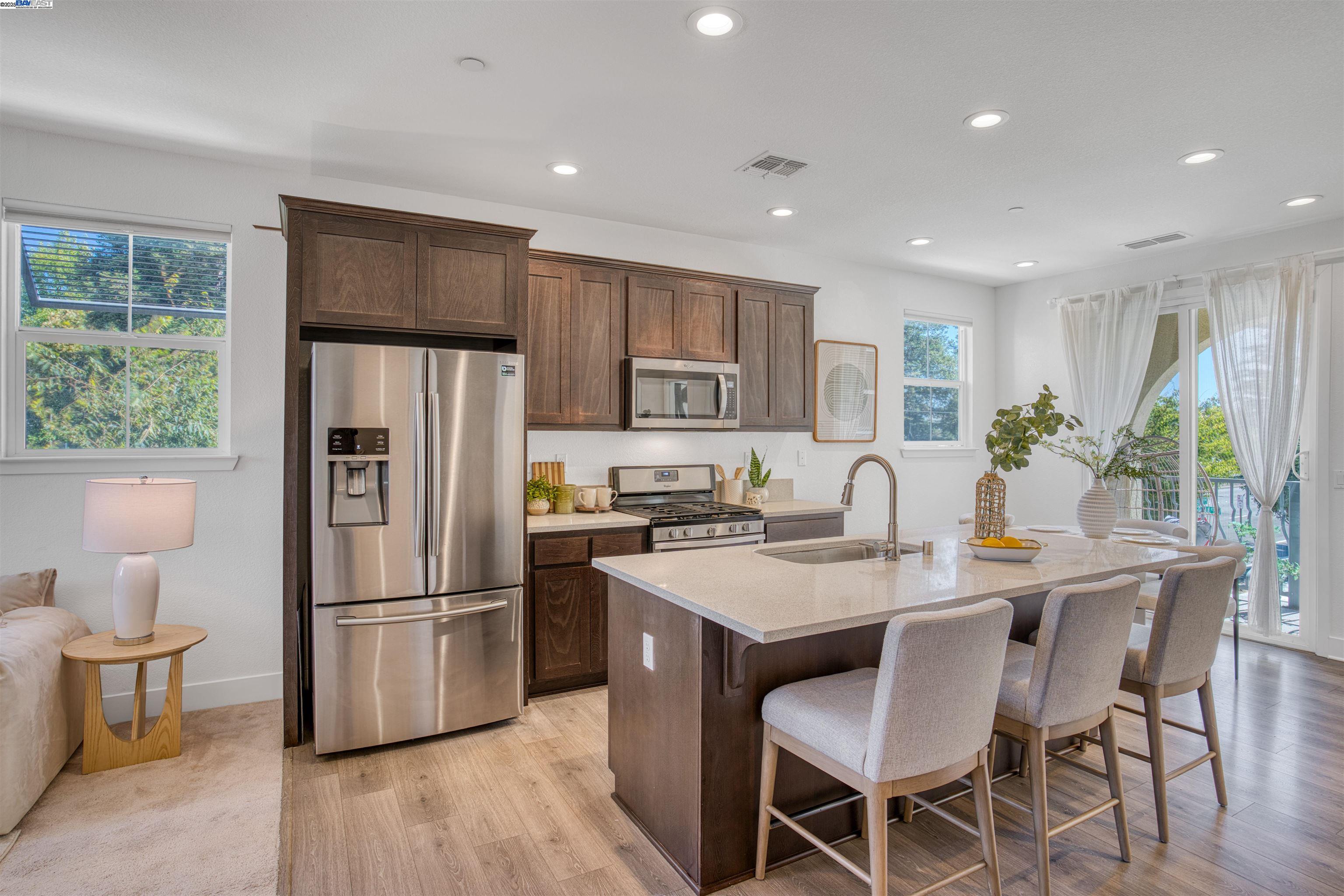 Detail Gallery Image 13 of 40 For 4015 Clydesdale Cmn, Fremont,  CA 94555 - 4 Beds | 4 Baths