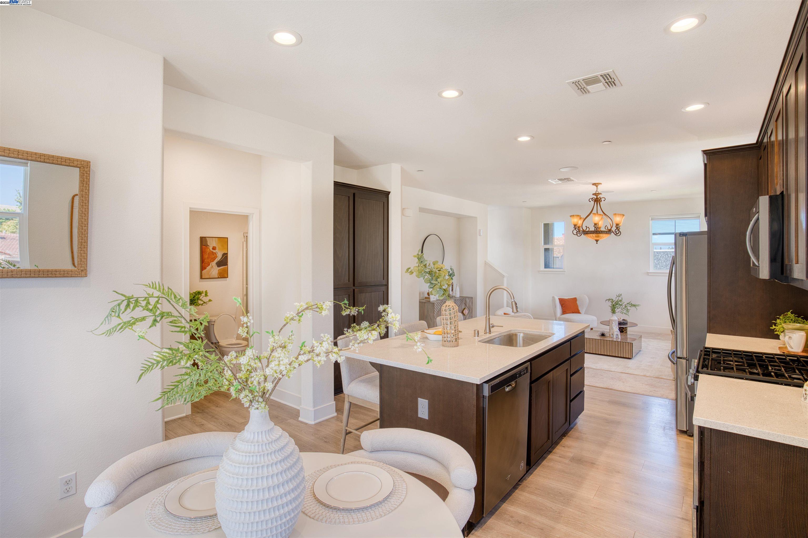 Detail Gallery Image 18 of 40 For 4015 Clydesdale Cmn, Fremont,  CA 94555 - 4 Beds | 4 Baths