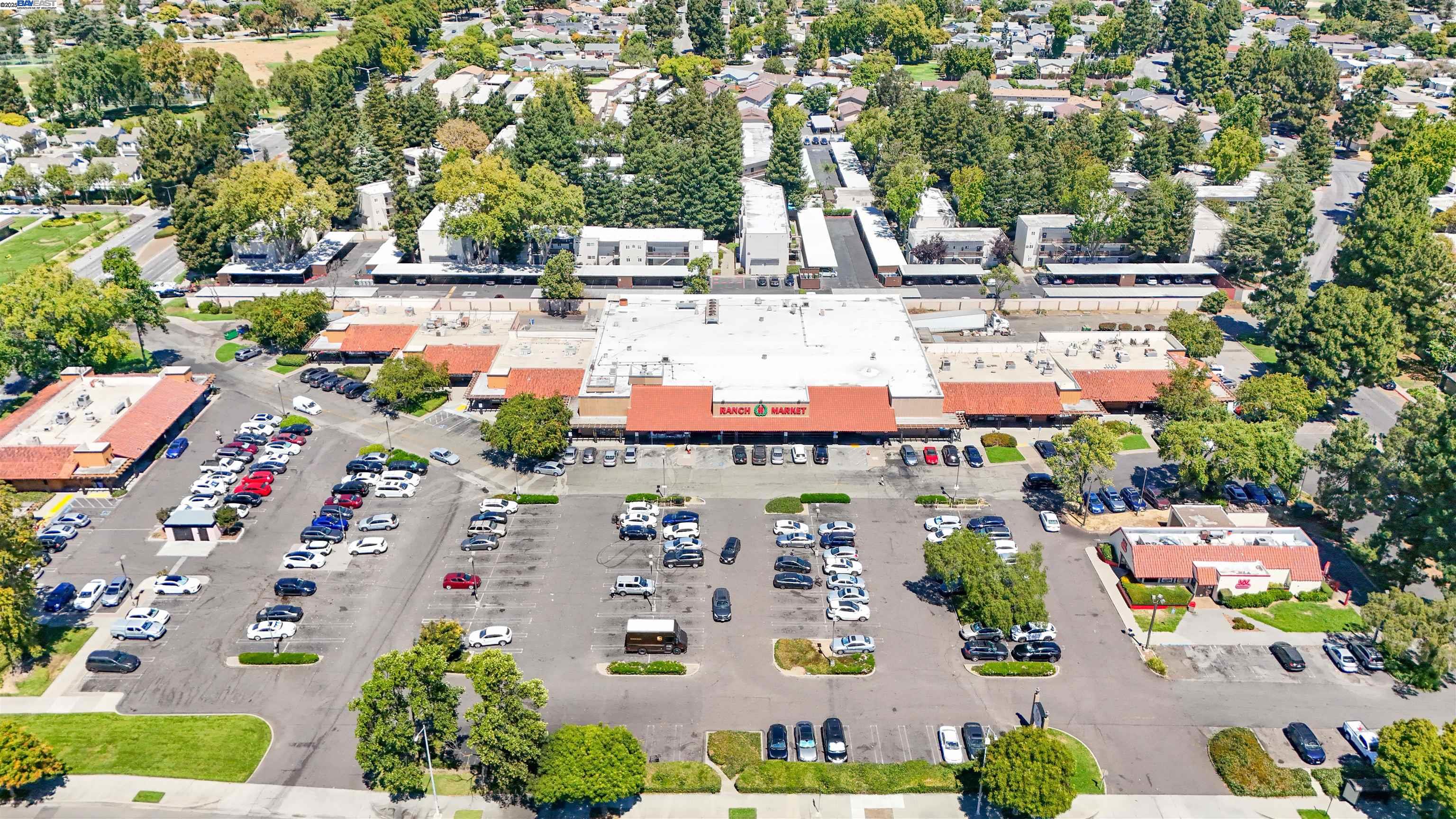 Detail Gallery Image 4 of 40 For 4015 Clydesdale Cmn, Fremont,  CA 94555 - 4 Beds | 4 Baths