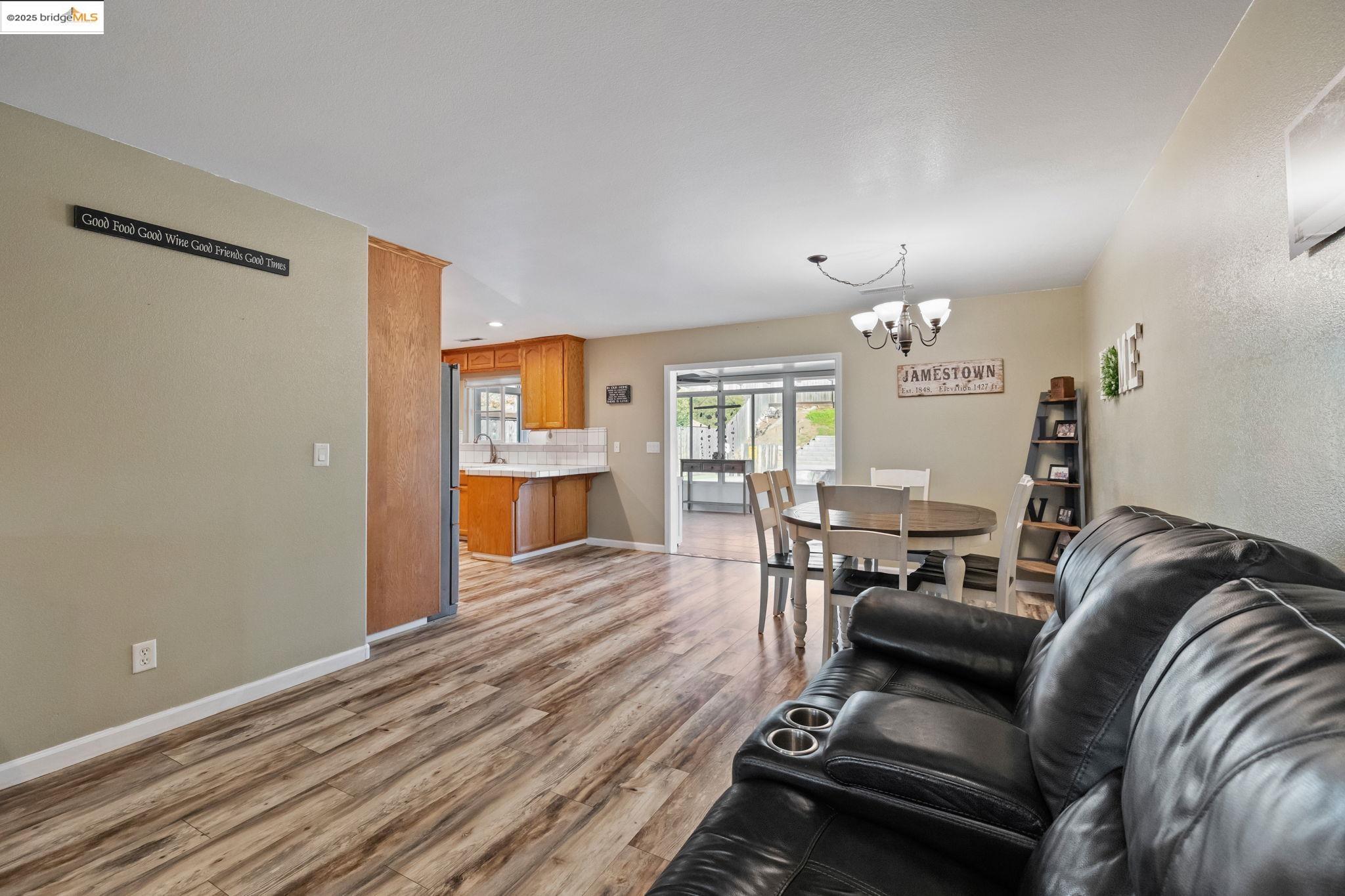 Detail Gallery Image 6 of 35 For 17517 Wild Oak Dr, Jamestown,  CA 95327 - 3 Beds | 2 Baths