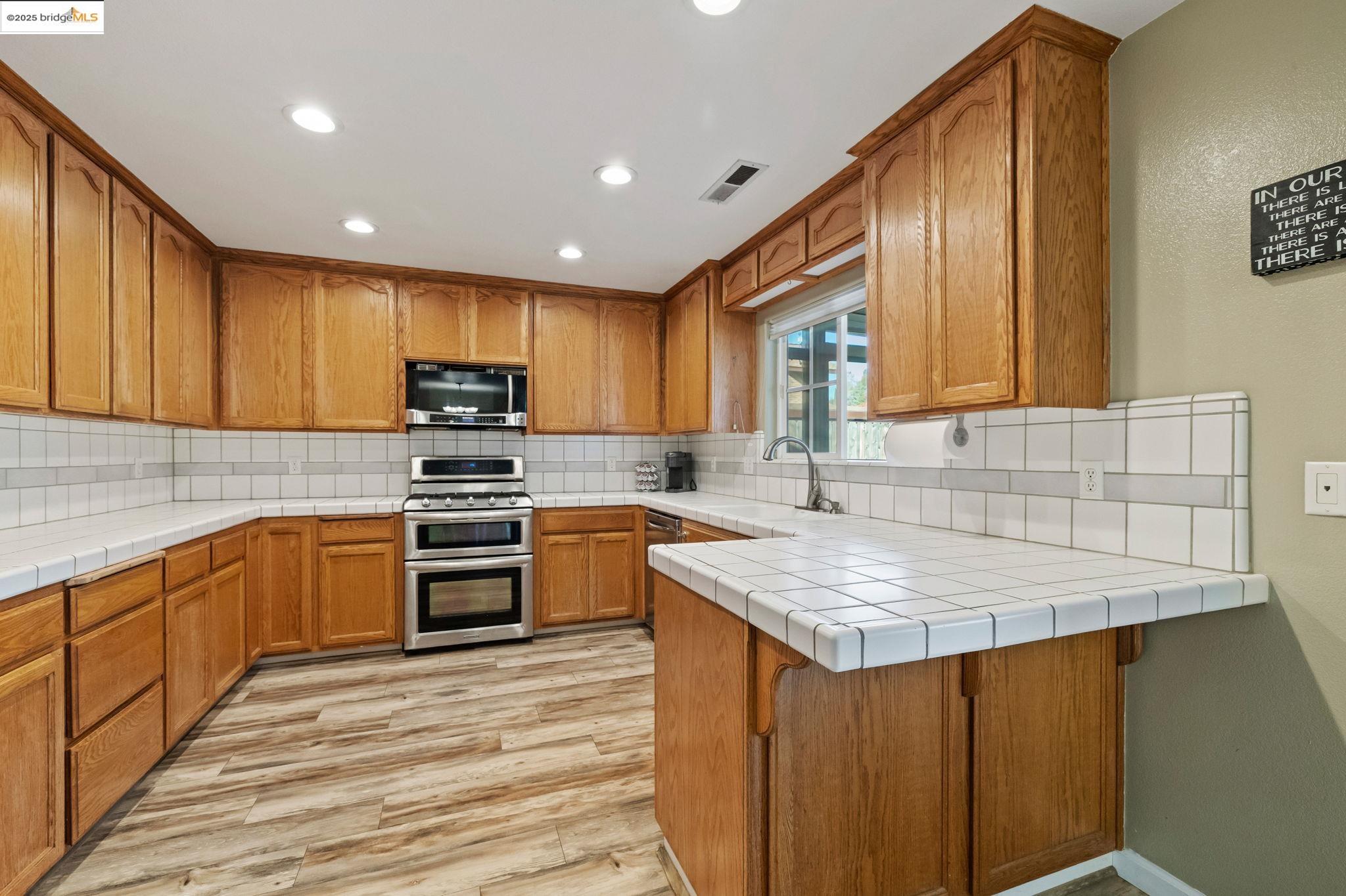 Detail Gallery Image 8 of 35 For 17517 Wild Oak Dr, Jamestown,  CA 95327 - 3 Beds | 2 Baths