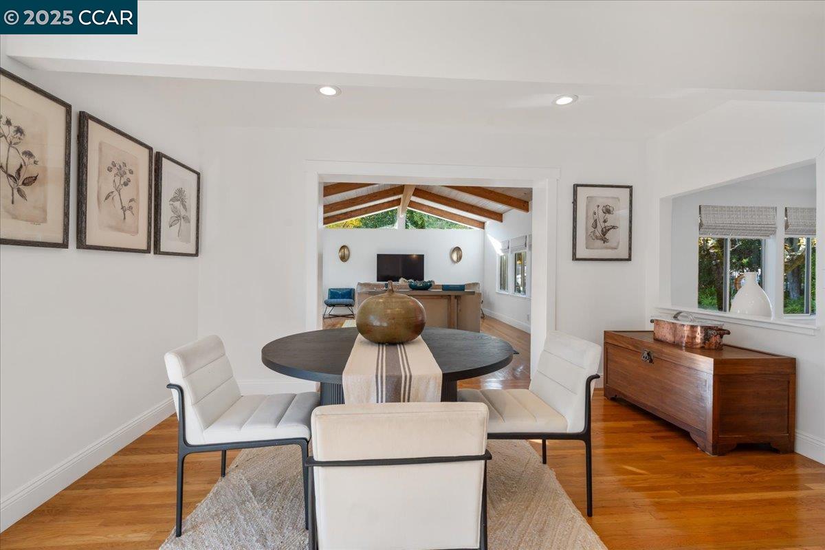 Detail Gallery Image 10 of 52 For 19 Valley View Dr, Orinda,  CA 94563 - 4 Beds | 2 Baths